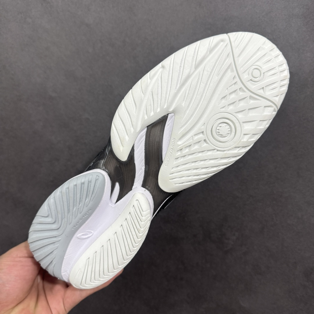 图片[9]-【公司级】Asics Court FF 3 织物合成革 防滑耐磨透气 低帮 网球鞋 COURT FF 3鞋面采用PU支撑裁片，提供了横向和纵向移动的灵活性的同时提升了足部移动时的稳定性；袜套式鞋口设计，提供很好的包裹性；分离式中足稳定片，改善扭转刚度，增加制动力和推进力；分离式后掌，增大触地面积之余，能够减少滑步耗时，降低身体负荷。 货号：1041A369-002 尺码：36-47 含半码 编码：FSB270280-选品中心