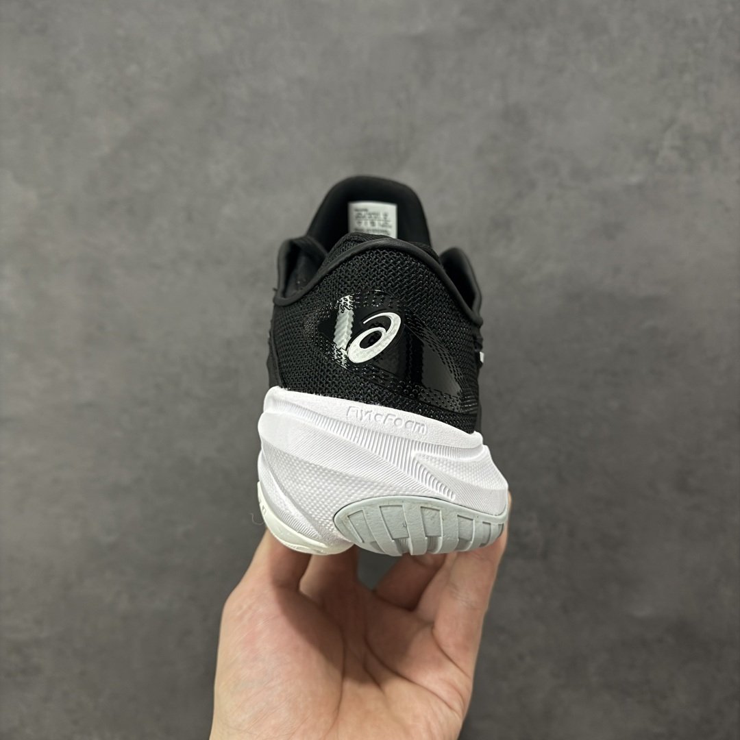 图片[4]-【公司级】Asics Court FF 3 织物合成革 防滑耐磨透气 低帮 网球鞋 COURT FF 3鞋面采用PU支撑裁片，提供了横向和纵向移动的灵活性的同时提升了足部移动时的稳定性；袜套式鞋口设计，提供很好的包裹性；分离式中足稳定片，改善扭转刚度，增加制动力和推进力；分离式后掌，增大触地面积之余，能够减少滑步耗时，降低身体负荷。 货号：1041A369-002 尺码：36-47 含半码 编码：FSB270280-选品中心