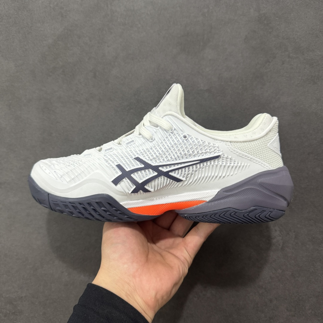 图片[2]-【公司级】Asics Court FF 3 织物合成革 防滑耐磨透气 低帮 网球鞋 COURT FF 3鞋面采用PU支撑裁片，提供了横向和纵向移动的灵活性的同时提升了足部移动时的稳定性；袜套式鞋口设计，提供很好的包裹性；分离式中足稳定片，改善扭转刚度，增加制动力和推进力；分离式后掌，增大触地面积之余，能够减少滑步耗时，降低身体负荷。 货号：1041A370-104 尺码：36-47 含半码 编码：FSB270280-选品中心