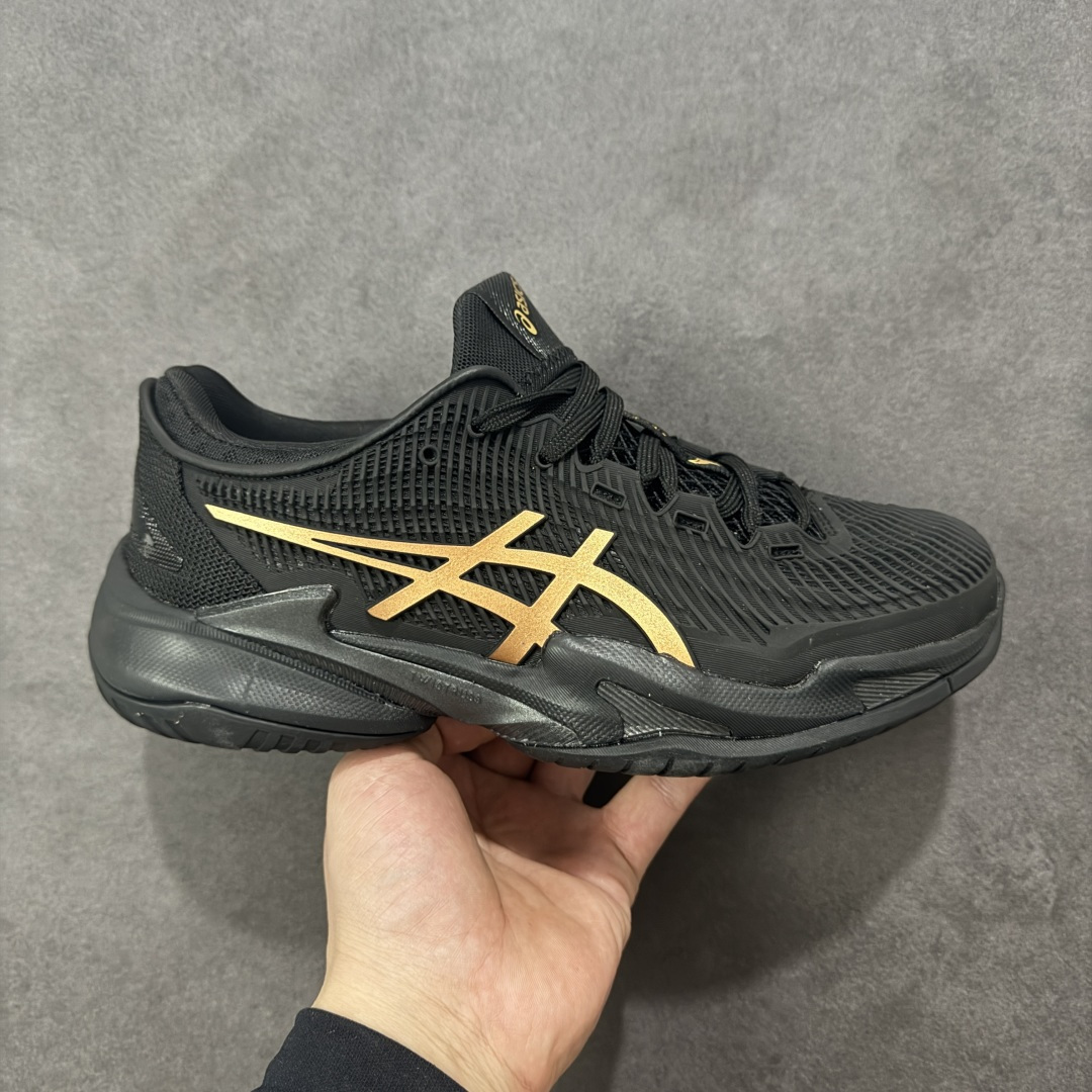 【公司级】Asics Court FF 3 织物合成革 防滑耐磨透气 低帮 网球鞋 COURT FF 3鞋面采用PU支撑裁片，提供了横向和纵向移动的灵活性的同时提升了足部移动时的稳定性；袜套式鞋口设计，提供很好的包裹性；分离式中足稳定片，改善扭转刚度，增加制动力和推进力；分离式后掌，增大触地面积之余，能够减少滑步耗时，降低身体负荷。 货号：1041A527-960 尺码：36-47 含半码 编码：FSB270280-选品中心