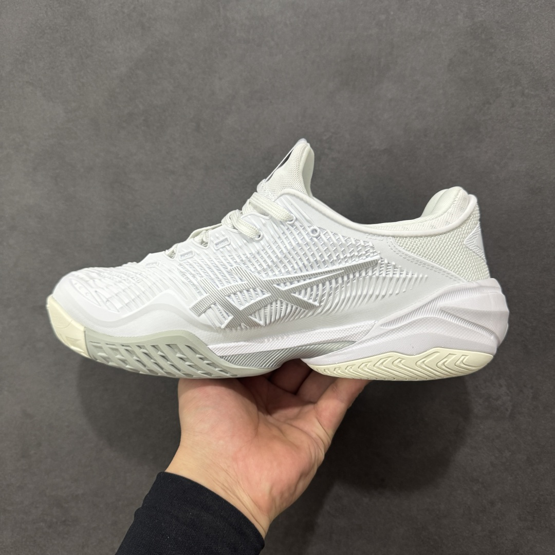 图片[2]-【公司级】Asics Court FF 3 织物合成革 防滑耐磨透气 低帮 网球鞋 COURT FF 3鞋面采用PU支撑裁片，提供了横向和纵向移动的灵活性的同时提升了足部移动时的稳定性；袜套式鞋口设计，提供很好的包裹性；分离式中足稳定片，改善扭转刚度，增加制动力和推进力；分离式后掌，增大触地面积之余，能够减少滑步耗时，降低身体负荷。 货号：1042A220-100 尺码：36-47 含半码 编码：FSB270280-选品中心