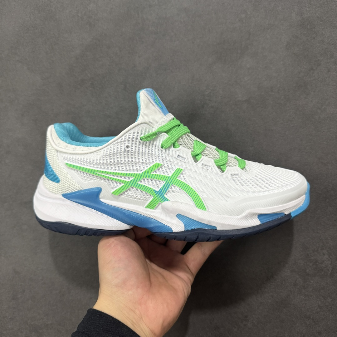 【公司级】Asics Court FF 3 织物合成革 防滑耐磨透气 低帮 网球鞋 COURT FF 3鞋面采用PU支撑裁片，提供了横向和纵向移动的灵活性的同时提升了足部移动时的稳定性；袜套式鞋口设计，提供很好的包裹性；分离式中足稳定片，改善扭转刚度，增加制动力和推进力；分离式后掌，增大触地面积之余，能够减少滑步耗时，降低身体负荷。 货号：1041A370-103 尺码：36-47 含半码 编码：FSB270280-选品中心