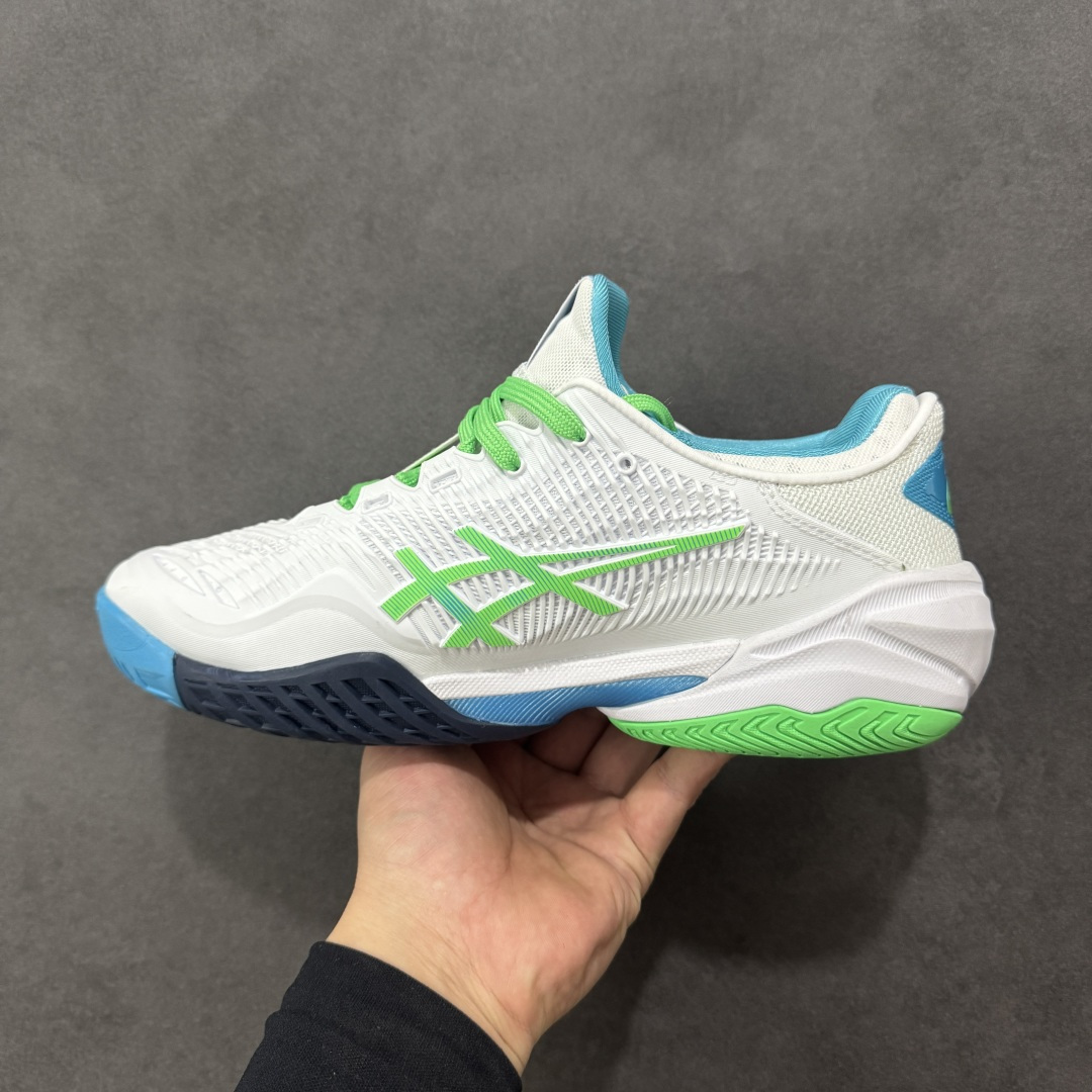 图片[2]-【公司级】Asics Court FF 3 织物合成革 防滑耐磨透气 低帮 网球鞋 COURT FF 3鞋面采用PU支撑裁片，提供了横向和纵向移动的灵活性的同时提升了足部移动时的稳定性；袜套式鞋口设计，提供很好的包裹性；分离式中足稳定片，改善扭转刚度，增加制动力和推进力；分离式后掌，增大触地面积之余，能够减少滑步耗时，降低身体负荷。 货号：1041A370-103 尺码：36-47 含半码 编码：FSB270280-选品中心