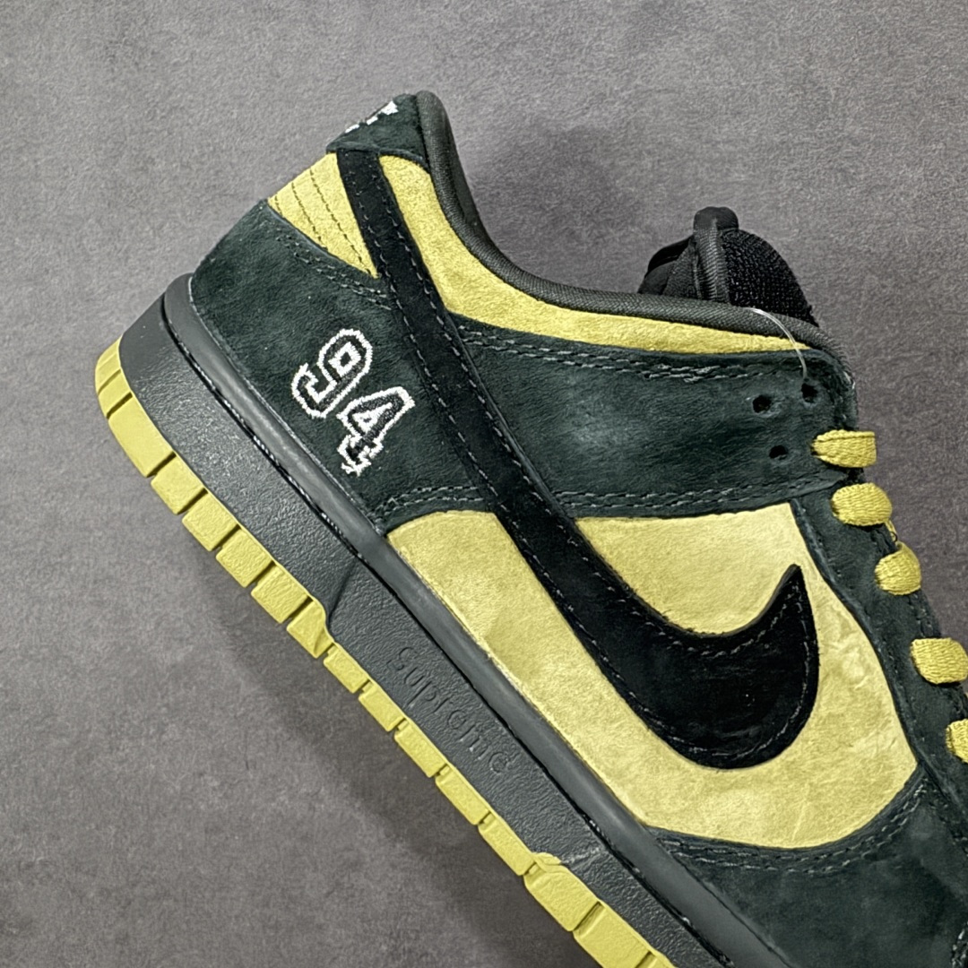 图片[6]-【公司级】Supreme x Nike Dunk SB Low Pro OG Sup x 耐克 SB 低帮 联名黄黑 鞋身整体以黄色作为主色调，搭配黑色框架覆盖层，使鞋款十分百搭，鞋舌绣标上以Nike Swoosh Logo呈现，鞋身两侧的Swooshh Logo采用黑色点缀，后跟饰片采辅以黑色麂皮妆点，鞋舌是网眼布材料，增强了透气性，整体十分百搭；后跟Nike字样以白色刺绣妆点，后跟雕刻Supreme创办年份94数字，而\”Nike SB x Supreme\”吊牌，更是为整体造型增添了一抹标志性的独特风采，中底以及鞋垫内侧带有Supremef字样，彰显联名身份；最后以黑色中底搭配黄色橡胶完善整体设计收尾。 货号：HQ8487-300 尺码：36 36.5 37.5 38 38.5 39 40 40.5 41 42 42.5 43 44 44.5 45 编码：FSB250260-选品中心