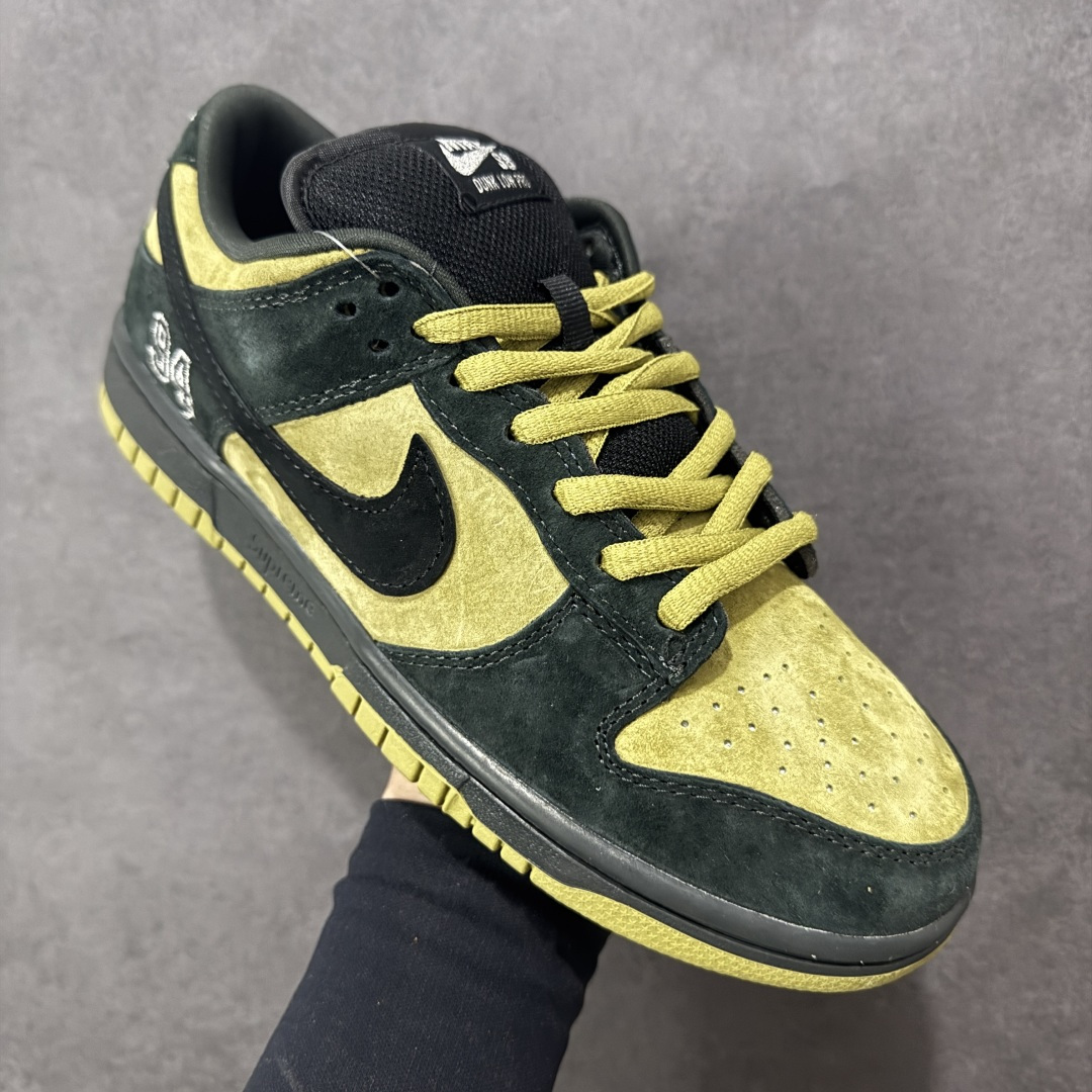 图片[3]-【公司级】Supreme x Nike Dunk SB Low Pro OG Sup x 耐克 SB 低帮 联名黄黑 鞋身整体以黄色作为主色调，搭配黑色框架覆盖层，使鞋款十分百搭，鞋舌绣标上以Nike Swoosh Logo呈现，鞋身两侧的Swooshh Logo采用黑色点缀，后跟饰片采辅以黑色麂皮妆点，鞋舌是网眼布材料，增强了透气性，整体十分百搭；后跟Nike字样以白色刺绣妆点，后跟雕刻Supreme创办年份94数字，而\”Nike SB x Supreme\”吊牌，更是为整体造型增添了一抹标志性的独特风采，中底以及鞋垫内侧带有Supremef字样，彰显联名身份；最后以黑色中底搭配黄色橡胶完善整体设计收尾。 货号：HQ8487-300 尺码：36 36.5 37.5 38 38.5 39 40 40.5 41 42 42.5 43 44 44.5 45 编码：FSB250260-选品中心