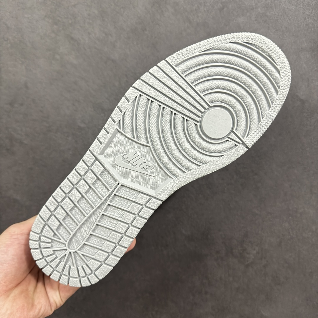 图片[9]-【公司级头层版】Air Jordan 1 High OG 高帮 AJ1 乔丹1代 aj1 乔1 高邦 金人吊牌 乔丹篮球鞋系列555088-402 采用正确头层皮组合荔枝纹头层皮革鞋面材质 中底注胶孔及缜密中底拉帮工艺 内置气垫及耐磨橡胶大底 尺码：36-47带半码-选品中心