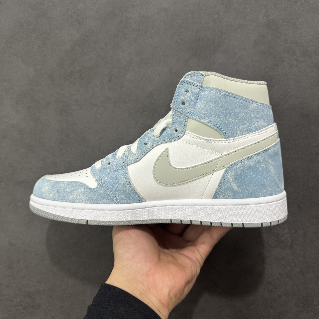 图片[2]-【公司级头层版】Air Jordan 1 High OG 高帮 AJ1 乔丹1代 aj1 乔1 高邦 金人吊牌 乔丹篮球鞋系列555088-402 采用正确头层皮组合荔枝纹头层皮革鞋面材质 中底注胶孔及缜密中底拉帮工艺 内置气垫及耐磨橡胶大底 尺码：36-47带半码-选品中心