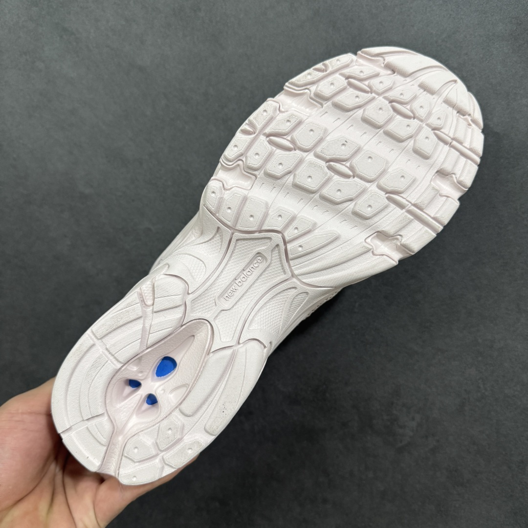 图片[9]-【K8版本】New Balance NB530 新百伦复古透气跑步鞋 抛弃过往以皮革为主的人气轮廓 以极具复古风范的跑鞋外观呈现 设计上全鞋以简约清爽的纯白色作基底 鞋身覆盖大面积织物网眼材质 并于鞋头、鞋带孔眼片等细节处点缀对比鲜明的反光银镀层凸显 鞋舌、侧身等位置则辅以一贯的「N」字标志和品牌徽标彰显身份 最后通过搭载的 ABZORB 缓震中底完善整体造型 货号：U530TBD 尺码：36-41-选品中心