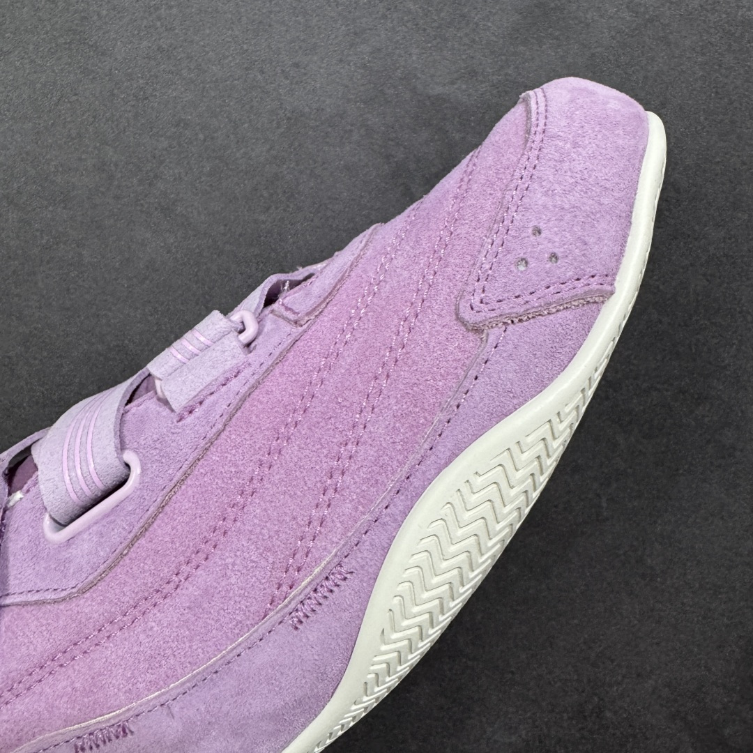 图片[5]-【公司级】阿迪达斯 adidas FOS 系列 URBAN REVERIE城市机能芭蕾风薄底鞋运动鞋：城市机能与芭蕾风的浪漫邂逅！它的设计灵感来源于对日常鞋履的重新想象，将优雅的芭蕾美学与前卫的未来主义元素相互融合，再借助技术的精细打磨，使得整双鞋呈现出独特的美感。这双鞋采用了低至足尖的轻薄鞋底，不仅摒弃了传统芭蕾舞鞋的束缚，还保留了其柔美与灵动感。鞋面多采用网眼布等轻盈透气的材质，保证了穿着的舒适性，同时也让鞋子更具轻盈感。而侧边鞋带的装饰以及鞋跟处的微妙细节，更是为这双鞋增添了几分时尚与个性。鞋款的设计充分考虑了人体工学原理，轻薄的鞋底不仅减轻了鞋子的整体重量，还在行走时提供了良好的缓震效果，这双鞋的魅力还在于它强大的搭配性。它可以轻松驾驭多种风格，无论是休闲装还是运动装，都能与之很好地融合。 货号：KJ4035 尺码： 35.5-40含半码 编码： LDSB230240-选品中心