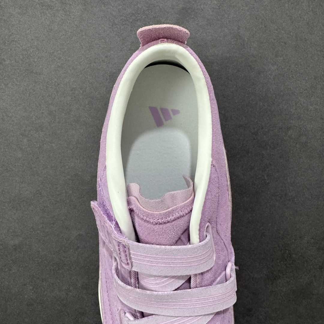 图片[7]-【公司级】阿迪达斯 adidas FOS 系列 URBAN REVERIE城市机能芭蕾风薄底鞋运动鞋：城市机能与芭蕾风的浪漫邂逅！它的设计灵感来源于对日常鞋履的重新想象，将优雅的芭蕾美学与前卫的未来主义元素相互融合，再借助技术的精细打磨，使得整双鞋呈现出独特的美感。这双鞋采用了低至足尖的轻薄鞋底，不仅摒弃了传统芭蕾舞鞋的束缚，还保留了其柔美与灵动感。鞋面多采用网眼布等轻盈透气的材质，保证了穿着的舒适性，同时也让鞋子更具轻盈感。而侧边鞋带的装饰以及鞋跟处的微妙细节，更是为这双鞋增添了几分时尚与个性。鞋款的设计充分考虑了人体工学原理，轻薄的鞋底不仅减轻了鞋子的整体重量，还在行走时提供了良好的缓震效果，这双鞋的魅力还在于它强大的搭配性。它可以轻松驾驭多种风格，无论是休闲装还是运动装，都能与之很好地融合。 货号：KJ4035 尺码： 35.5-40含半码 编码： LDSB230240-选品中心