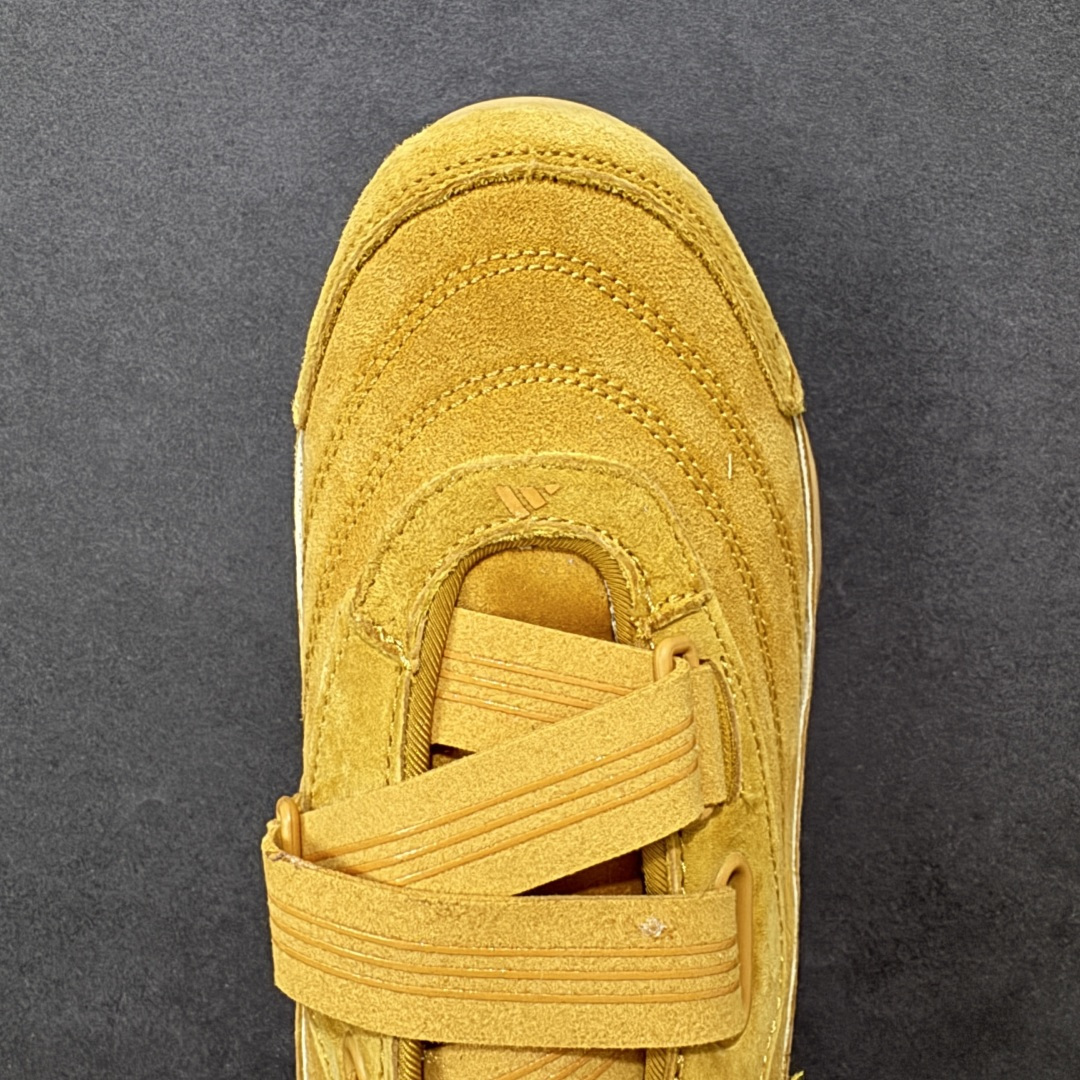 图片[8]-【公司级】阿迪达斯 adidas FOS 系列 URBAN REVERIE城市机能芭蕾风薄底鞋运动鞋：城市机能与芭蕾风的浪漫邂逅！它的设计灵感来源于对日常鞋履的重新想象，将优雅的芭蕾美学与前卫的未来主义元素相互融合，再借助技术的精细打磨，使得整双鞋呈现出独特的美感。这双鞋采用了低至足尖的轻薄鞋底，不仅摒弃了传统芭蕾舞鞋的束缚，还保留了其柔美与灵动感。鞋面多采用网眼布等轻盈透气的材质，保证了穿着的舒适性，同时也让鞋子更具轻盈感。而侧边鞋带的装饰以及鞋跟处的微妙细节，更是为这双鞋增添了几分时尚与个性。鞋款的设计充分考虑了人体工学原理，轻薄的鞋底不仅减轻了鞋子的整体重量，还在行走时提供了良好的缓震效果，这双鞋的魅力还在于它强大的搭配性。它可以轻松驾驭多种风格，无论是休闲装还是运动装，都能与之很好地融合。 货号：KJ4036 尺码： 35.5-40含半码 编码： LDSB230240-选品中心