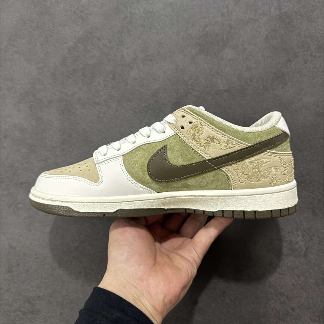 图片[2]-【定制版】Nike Dunk LOW 马年限定 防滑耐磨 耐克 舒适百搭 低帮板鞋 货号： IQ1118-220 尺码： 36 36.5 37.5 38 38.5 39 40 40.5 41 42 42.5 43 44 45-选品中心