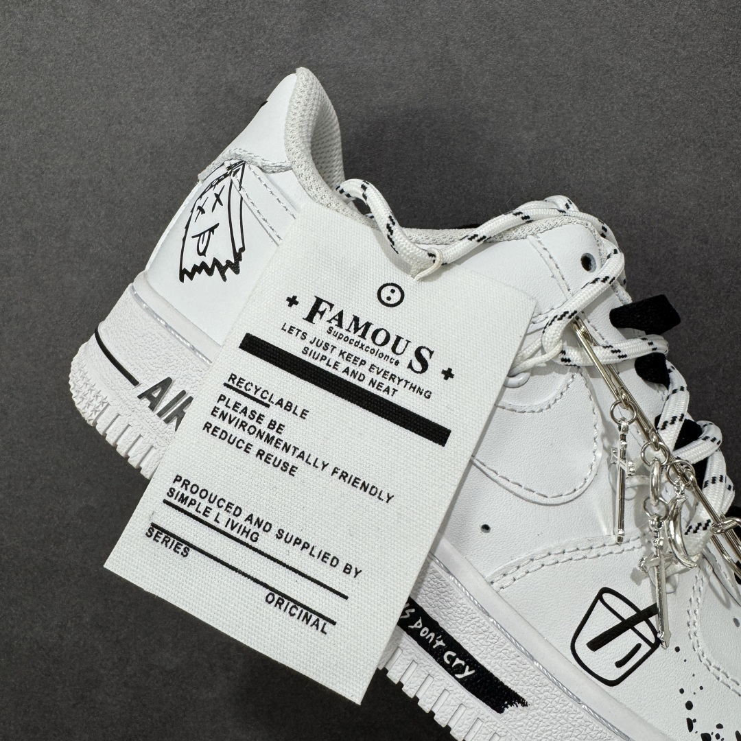 图片[6]-【定制版】“简涂怪趣”✨订制空军一号板鞋 该定制版球鞋选用原鞋款为Nike Air Force 1\’07空军一号，以经典纯白空军板鞋为底，融合街头涂鸦、金属别针等潮酷元素，自带小众定制的独特感；既保留了白鞋的简约百搭，又通过细节强化了街头个性。 货号：CZ8699-578 尺码： 36 36.5 37.5 38 38.5 39 40 40.5 41 42 42.5 43 44 44.5 45 编码：HXSA310320-选品中心