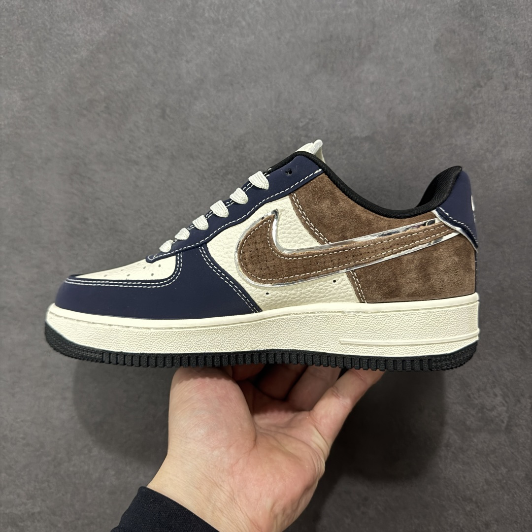图片[2]-【公司级】NIke Air Force 1 \’07 Low “斯图西联名-蓝棕猪八革”空军一号 低帮 运动鞋 休闲鞋 折边针车 工艺难度大 原楦头原纸板 原装鞋盒 定制五金配件 内置全掌气垫 原厂鞋底 货号：DF0188-105 尺码：36 36.5 37.5 38 38.5 39 40 40.5 41 42 42.5 43 44 44.5 45-选品中心