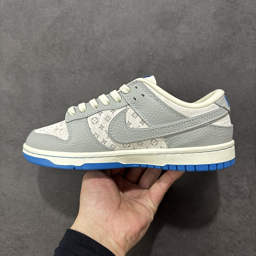 图片[2]-【定制版】Nike SB Dunk Low \”LV联名“——白蓝” 高端定制 低帮休闲板鞋 定制鞋盒 高级夜光效果 Ortholite鞋垫透气防臭 大厂纯原品质出货 超高清洁度 皮料切割干净无任何毛边 细节完美 货号：YF9511-912 尺码： 36 36.5 37.5 38 38.5 39 40 40.5 41 42 42.5 43 44 44.5 45-选品中心