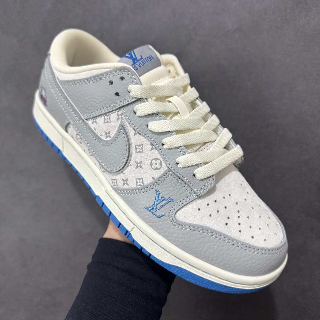 图片[3]-【定制版】Nike SB Dunk Low \”LV联名“——白蓝” 高端定制 低帮休闲板鞋 定制鞋盒 高级夜光效果 Ortholite鞋垫透气防臭 大厂纯原品质出货 超高清洁度 皮料切割干净无任何毛边 细节完美 货号：YF9511-912 尺码： 36 36.5 37.5 38 38.5 39 40 40.5 41 42 42.5 43 44 44.5 45-选品中心