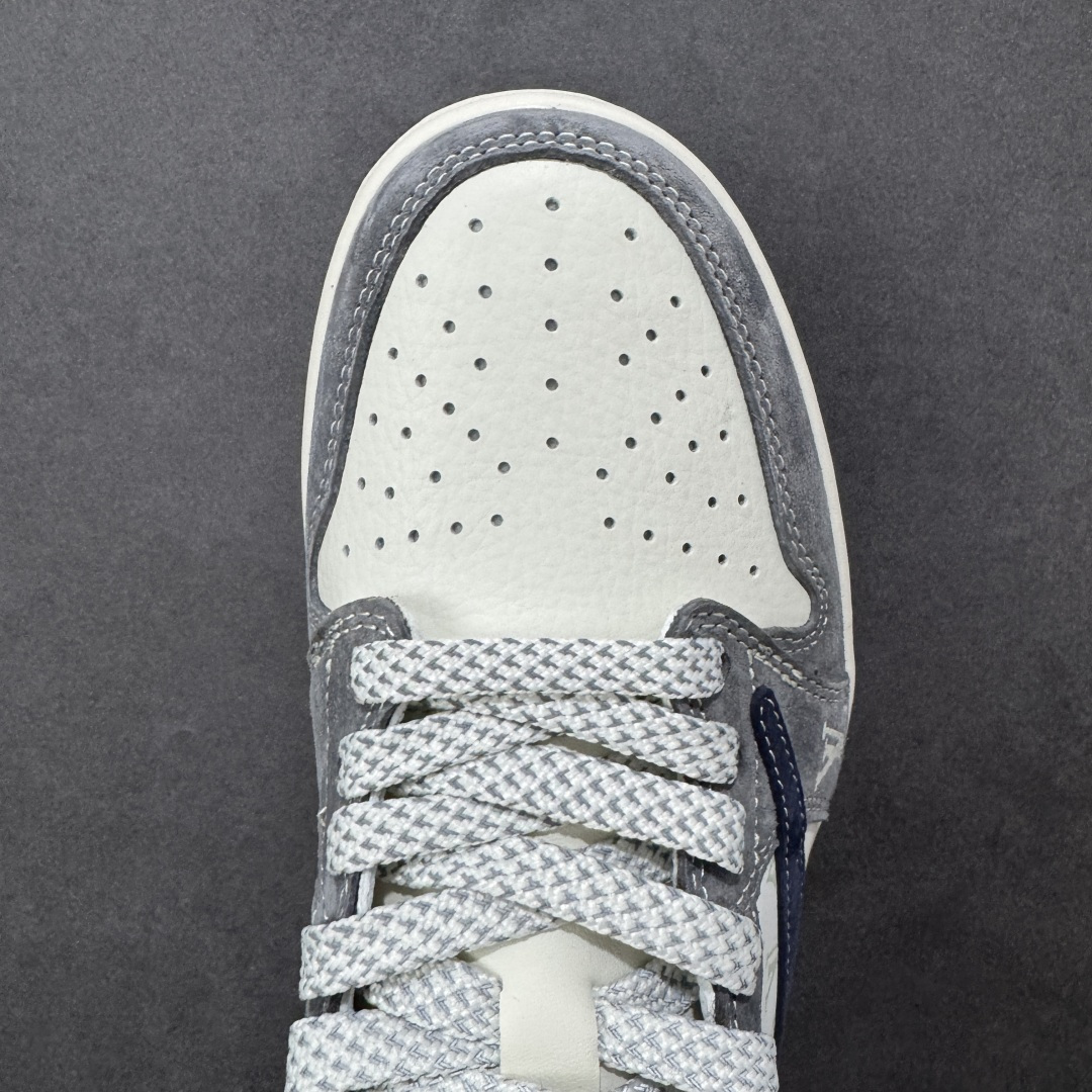 图片[8]-【定制版】Travis Scott x Fragment Design x Air Jordan 1 Low OG SP AJ1 乔1 LV联名 猪八蓝勾织标 低帮文化休闲板鞋  #多方联名合作融合了Travis Scott 独特的音乐风格，藤原浩个性的设计风格以及Jordan品牌的经典元素 使其成为一双具有独特身份和价值的鞋子 清新而立体的外观加上联名标识更突出了其独特身份 这种配色方案显示出活力和时尚感 在视觉上引人注目 鞋身的质感和细腻的细节处理使其显得高端而格调十足 这款“倒钩”联名是设计与创意完美结合 融合多方的个性风格是一款备受瞩目的潮流鞋款 货号：CX5050-Y36  尺码：36 36.5 37.5 38 38.5 39 40 40.5 41 42 42.5 43 44 44.5 45-选品中心