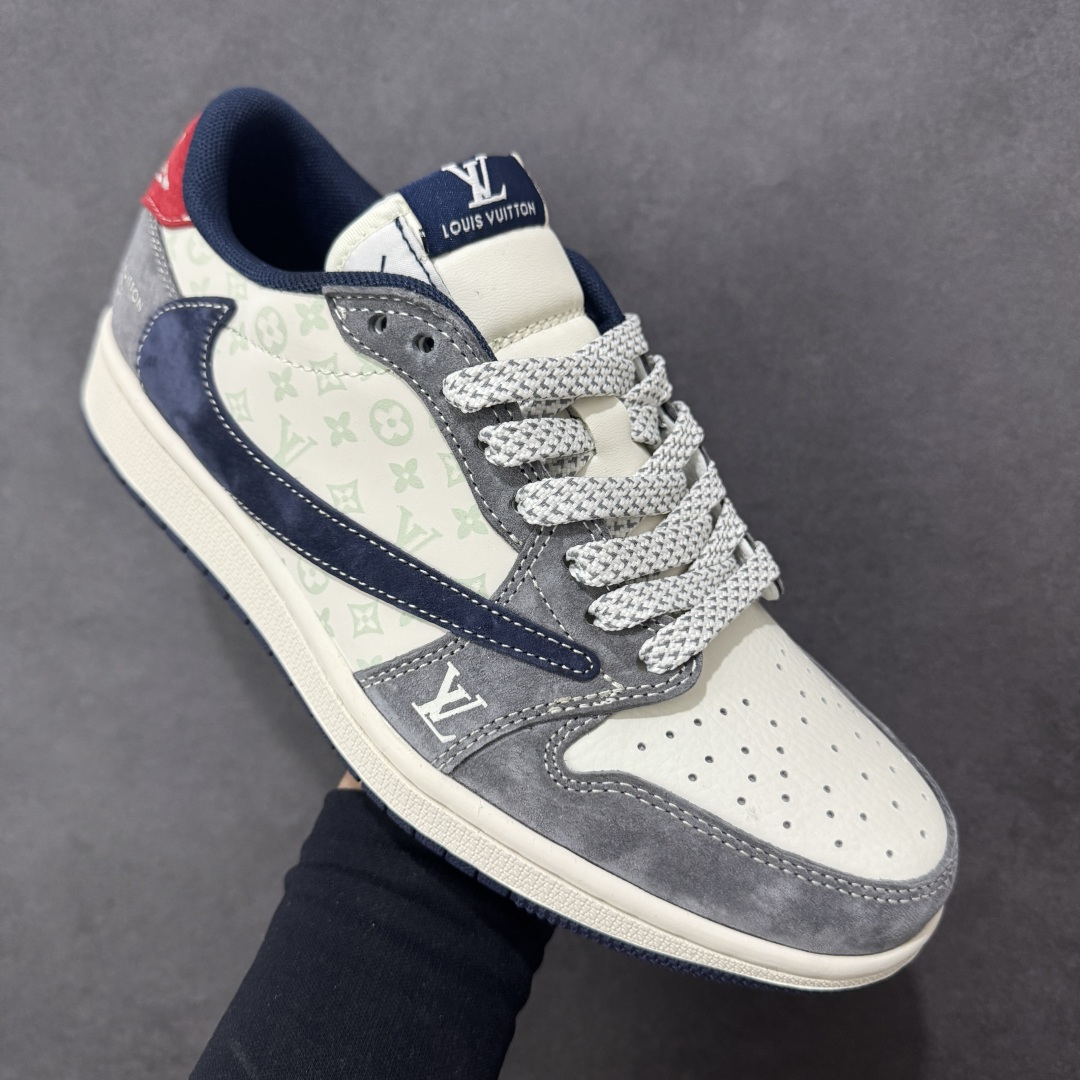 图片[3]-【定制版】Travis Scott x Fragment Design x Air Jordan 1 Low OG SP AJ1 乔1 LV联名 猪八蓝勾织标 低帮文化休闲板鞋  #多方联名合作融合了Travis Scott 独特的音乐风格，藤原浩个性的设计风格以及Jordan品牌的经典元素 使其成为一双具有独特身份和价值的鞋子 清新而立体的外观加上联名标识更突出了其独特身份 这种配色方案显示出活力和时尚感 在视觉上引人注目 鞋身的质感和细腻的细节处理使其显得高端而格调十足 这款“倒钩”联名是设计与创意完美结合 融合多方的个性风格是一款备受瞩目的潮流鞋款 货号：CX5050-Y36  尺码：36 36.5 37.5 38 38.5 39 40 40.5 41 42 42.5 43 44 44.5 45-选品中心