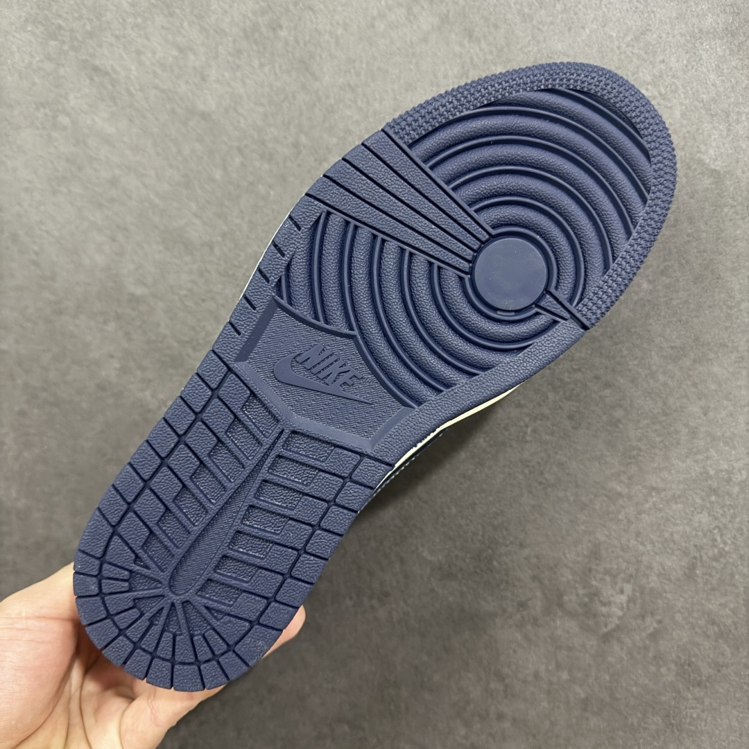 图片[9]-【定制版】Travis Scott x Fragment Design x Air Jordan 1 Low OG SP AJ1 乔1 LV联名 猪八蓝勾织标 低帮文化休闲板鞋  #多方联名合作融合了Travis Scott 独特的音乐风格，藤原浩个性的设计风格以及Jordan品牌的经典元素 使其成为一双具有独特身份和价值的鞋子 清新而立体的外观加上联名标识更突出了其独特身份 这种配色方案显示出活力和时尚感 在视觉上引人注目 鞋身的质感和细腻的细节处理使其显得高端而格调十足 这款“倒钩”联名是设计与创意完美结合 融合多方的个性风格是一款备受瞩目的潮流鞋款 货号：CX5050-Y36  尺码：36 36.5 37.5 38 38.5 39 40 40.5 41 42 42.5 43 44 44.5 45-选品中心