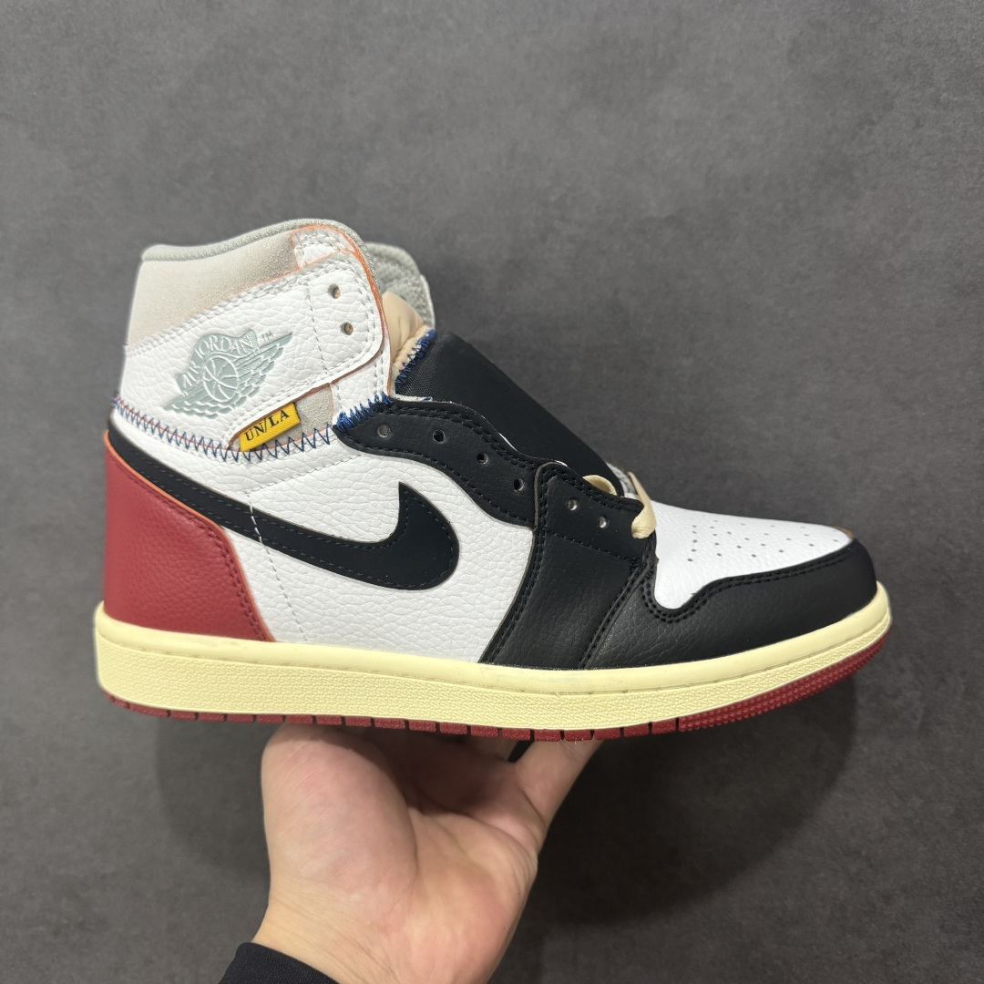 【全头层版本】Air Jordan AJ1 Retro High OG 联名黑白红 本厂联名出货 AJ1 高帮 UN 联名 全头层出货 放心推广 一个月质保 开胶 免费换新！ 给的就是底气 货号： BV1300-106 尺码：36 36.5 37.5 38 38.5 39 40 40.5 41 42 42.5 43 44 44.5 45 46-选品中心