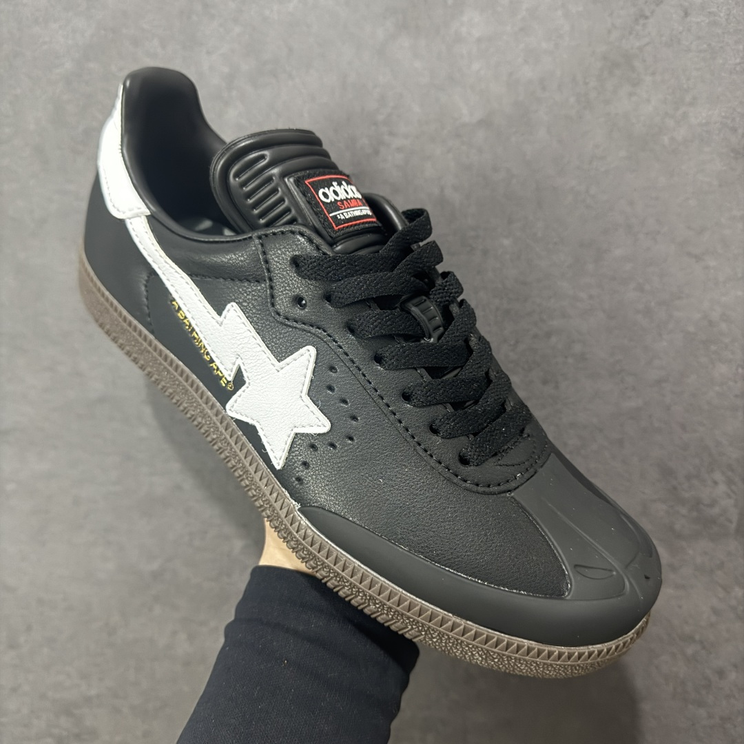 图片[3]-【公司级】潮流鼻祖回归,日本里原宿潮流品牌-A Bathing Ape安逸猿Bape x Adidas Originals Samba OG\”BAPE\”桑巴舞系列绅士德训足球风百搭低帮休闲运动板鞋“联名黑白猿人头鸳鸯” 采用软质荔枝纹纤维革鞋面材质#内搭海玻璃鞋垫#外置RB耐磨防滑橡胶大底❗️ 货号：JR9246 尺码：36-45 编码：XSB200210-选品中心