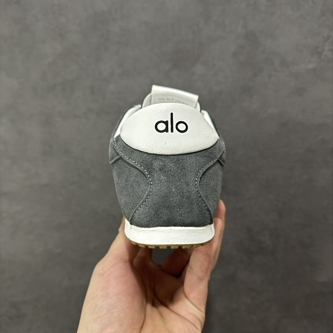 图片[4]-【公司级】Alo Yoga Sunset 低帮 男女同款 德训鞋舒适百搭防滑耐磨低邦生活休闲鞋“麂皮浅骨白生胶底” 设计灵感源自洛杉矶日落大道，把加州的自由随性穿在脚上。低帮鞋型、柔软绒面革鞋面，复古又时尚，从健身房到街头，无缝切换；RecoveryL Foama鞋垫，脚感就像踩在云朵上，宽鞋带加上缓震鞋领，贴合双脚，给你稳稳的舒适。 型号 A0891U 尺码：36 37 38 39 40 41 42 43 44 45 编码：XSB220230-选品中心