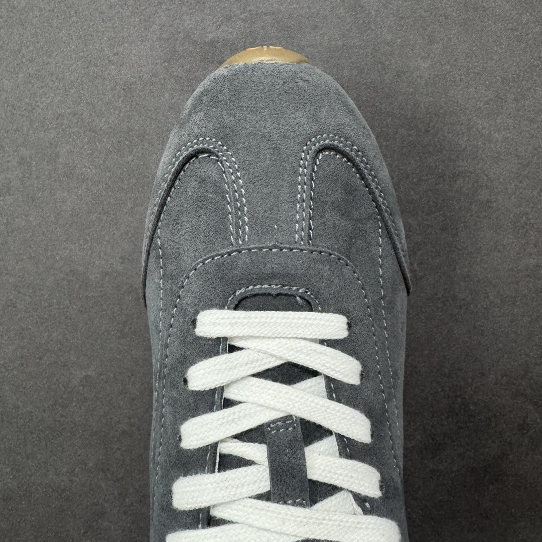 图片[8]-【公司级】Alo Yoga Sunset 低帮 男女同款 德训鞋舒适百搭防滑耐磨低邦生活休闲鞋“麂皮浅骨白生胶底” 设计灵感源自洛杉矶日落大道，把加州的自由随性穿在脚上。低帮鞋型、柔软绒面革鞋面，复古又时尚，从健身房到街头，无缝切换；RecoveryL Foama鞋垫，脚感就像踩在云朵上，宽鞋带加上缓震鞋领，贴合双脚，给你稳稳的舒适。 型号 A0891U 尺码：36 37 38 39 40 41 42 43 44 45 编码：XSB220230-选品中心