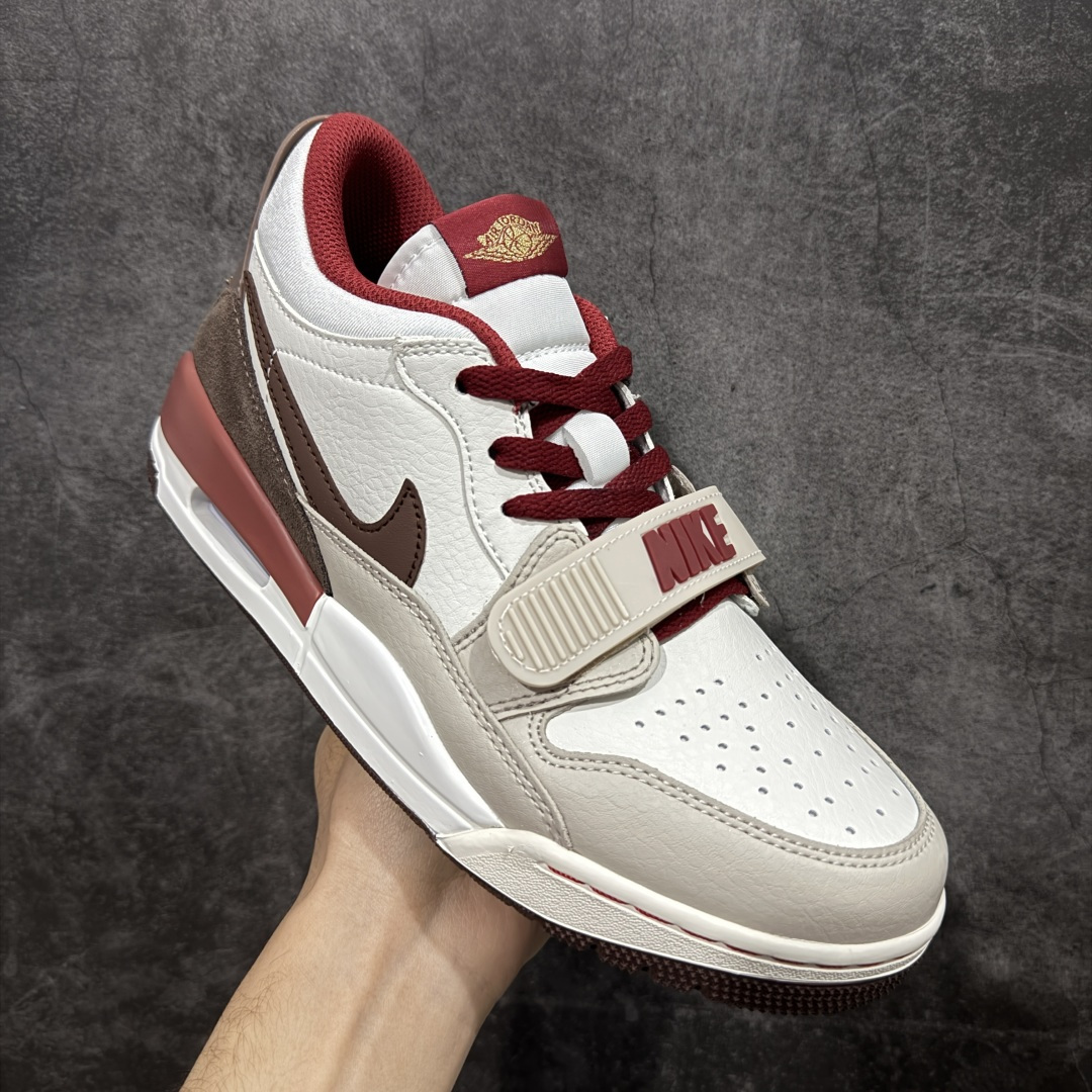 图片[3]-【纯原N版】Air Jordan Legacy AJ312 Low 低帮复古篮球鞋 白棕红 马年限定 IQ9783-121 市场最强独一档产物 全套原纸板楦头开发 原厂大底磨具加持立体防滑纹理 原档数据后跟TPU子母扣魔术贴 原装可视Air Sole气垫 原汁原味最完美的312代版型 唯一正确鞋头趴度弧度高度鞋身腰线 进口港宝加持 后跟自然饱满 全鞋荧光划线卡点 追求极致完美 每一双都是工艺品 多重QC质检 超越公司货的品控标准 实实在在的免检产品 鞋身采用了皮革材质打造 横跨鞋面的魔术贴十分吸睛 侧面的Swoosh Logo的一部分被鞋面遮挡了一部分 颇具玩味 魔术贴上标有NK标识 而鞋舌上是Jordan的经典红色飞翼Logo 后跟和鞋底均采用了AJ3的设计 后跟上同样也使用了经典的爆裂纹图案 尺码：36-47.5-选品中心