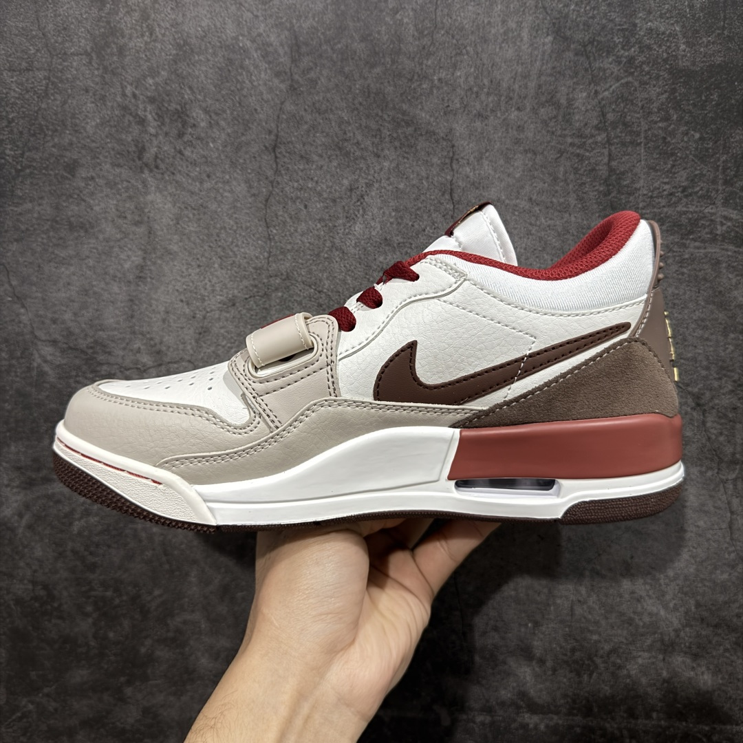 图片[2]-【纯原N版】Air Jordan Legacy AJ312 Low 低帮复古篮球鞋 白棕红 马年限定 IQ9783-121 市场最强独一档产物 全套原纸板楦头开发 原厂大底磨具加持立体防滑纹理 原档数据后跟TPU子母扣魔术贴 原装可视Air Sole气垫 原汁原味最完美的312代版型 唯一正确鞋头趴度弧度高度鞋身腰线 进口港宝加持 后跟自然饱满 全鞋荧光划线卡点 追求极致完美 每一双都是工艺品 多重QC质检 超越公司货的品控标准 实实在在的免检产品 鞋身采用了皮革材质打造 横跨鞋面的魔术贴十分吸睛 侧面的Swoosh Logo的一部分被鞋面遮挡了一部分 颇具玩味 魔术贴上标有NK标识 而鞋舌上是Jordan的经典红色飞翼Logo 后跟和鞋底均采用了AJ3的设计 后跟上同样也使用了经典的爆裂纹图案 尺码：36-47.5-选品中心