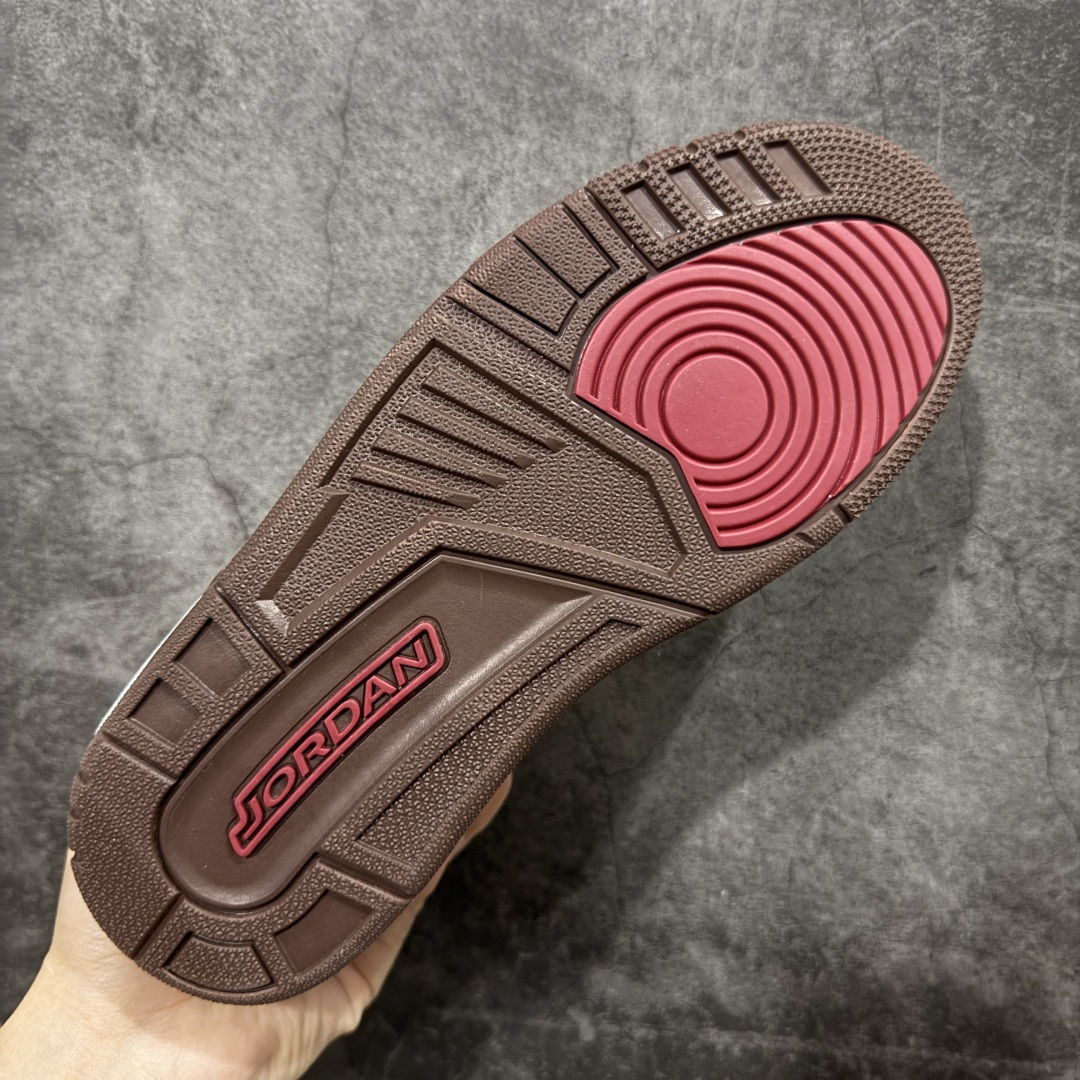 图片[9]-【纯原N版】Air Jordan Legacy AJ312 Low 低帮复古篮球鞋 白棕红 马年限定 IQ9783-121 市场最强独一档产物 全套原纸板楦头开发 原厂大底磨具加持立体防滑纹理 原档数据后跟TPU子母扣魔术贴 原装可视Air Sole气垫 原汁原味最完美的312代版型 唯一正确鞋头趴度弧度高度鞋身腰线 进口港宝加持 后跟自然饱满 全鞋荧光划线卡点 追求极致完美 每一双都是工艺品 多重QC质检 超越公司货的品控标准 实实在在的免检产品 鞋身采用了皮革材质打造 横跨鞋面的魔术贴十分吸睛 侧面的Swoosh Logo的一部分被鞋面遮挡了一部分 颇具玩味 魔术贴上标有NK标识 而鞋舌上是Jordan的经典红色飞翼Logo 后跟和鞋底均采用了AJ3的设计 后跟上同样也使用了经典的爆裂纹图案 尺码：36-47.5-选品中心