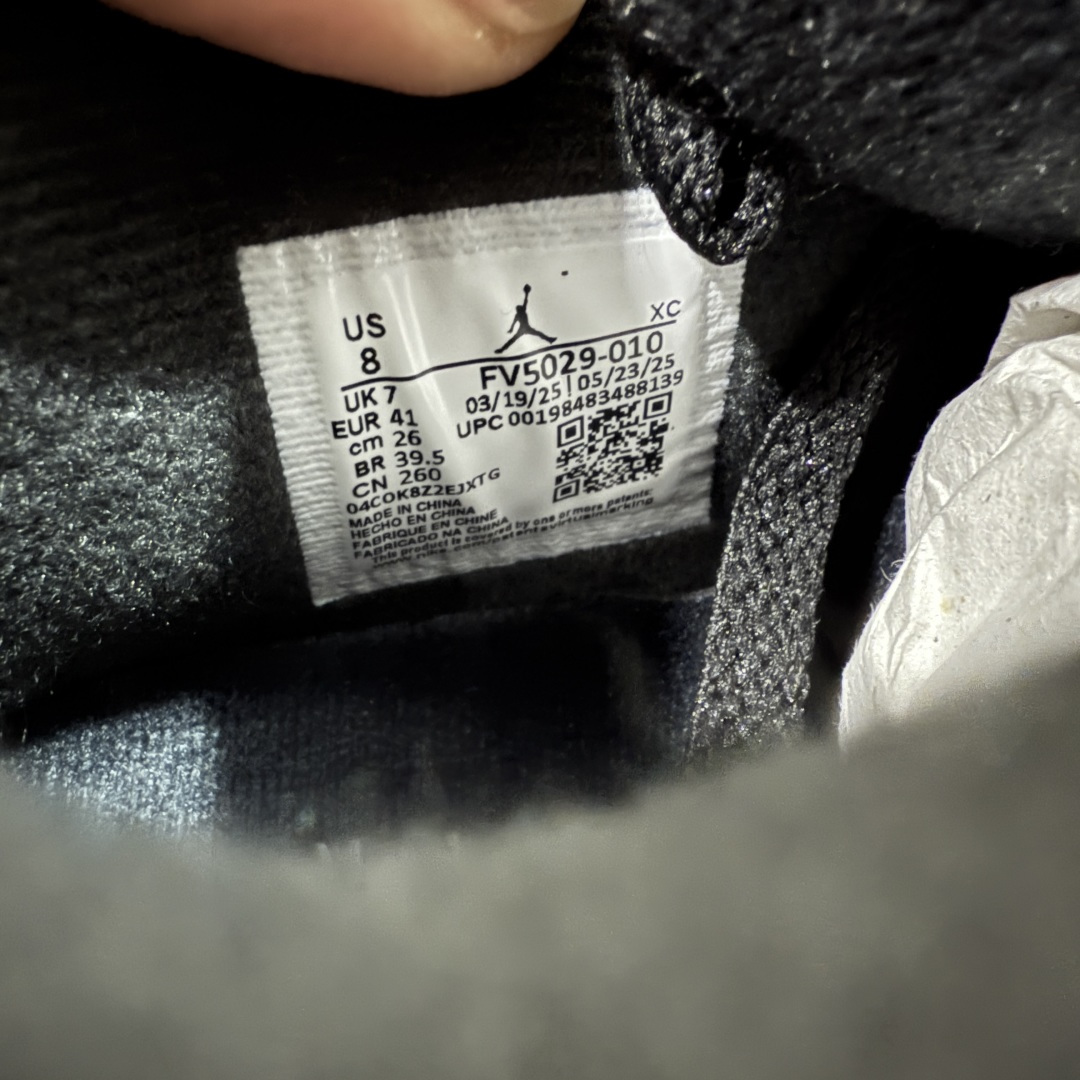 图片[7]-【新DT版】Air Jordan 4 Retro AJ4 乔4黑猫2.0复刻版 FV5029-010 全新升级改良 顶级原厂麂皮绒感到位 原鞋原楦原纸板同源开发 完美呈现乔4的版型 内侧正确双色网格 还原细节 原厂皮料 正确气垫颜色 正确网格工艺 正确拉帮工艺 全鞋原装材料制作 原档案原模具打造 支持全方位与正品对比 尺码：40-47.5-选品中心