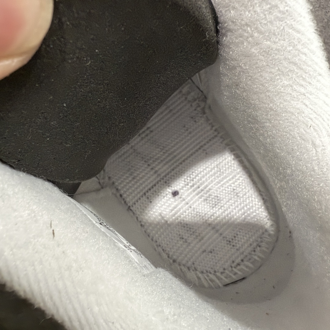 图片[8]-【纯原F版】Air Jordan AJ4 “Flight Club”Sail/Black-University Red 飞行俱乐部 IM4002-100 工厂全新出货 全新品质 原来的货都没了 懂得都懂 原楦原纸板同源开发 完美呈现乔4的版型 内侧正确双色网格 还原细节 正确气垫颜色 正确网格工艺 正确拉帮工艺 全鞋原装材料制作 原档案原模具打造 尺码：36-47.5-选品中心