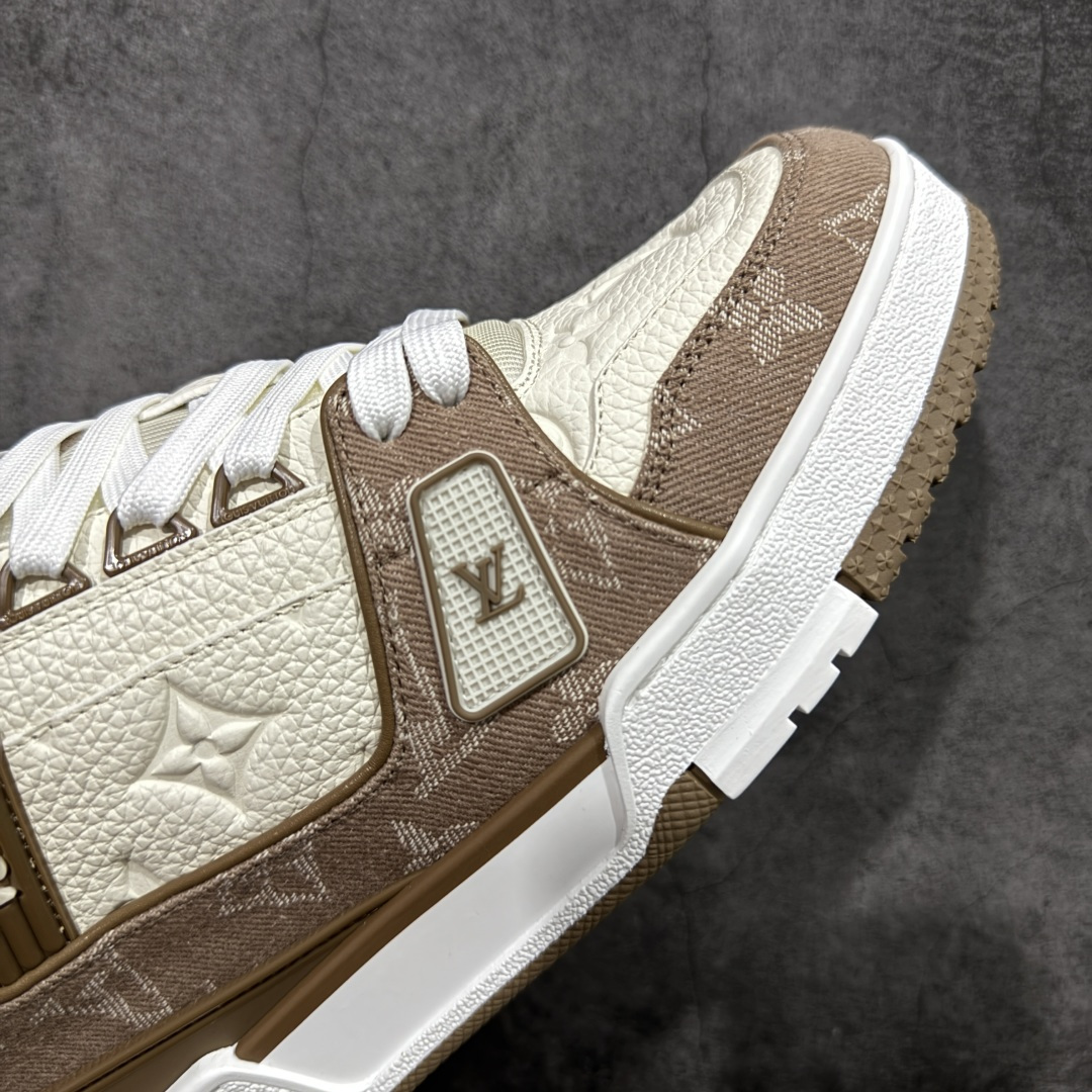 图片[6]-【天花板/Goat版】 市场最强版 没有之一的存在💪🏻 Louis Vuitton LV Trainer 系列全新版上架 手里有正品的可以对比下🆚懂货的看细节‼️ 此版品质是市场从未达到的新高度！ 整体版型 皮料 牛仔布的色差 压花纹路清晰度 后跟版型等等 都可以自行对比[机智]吊打市场所有货，怒甩十条街的那种，直接来正品对比图🆚，欢迎拿市场各大工厂的货来对比！ 尺码：35-45码-选品中心