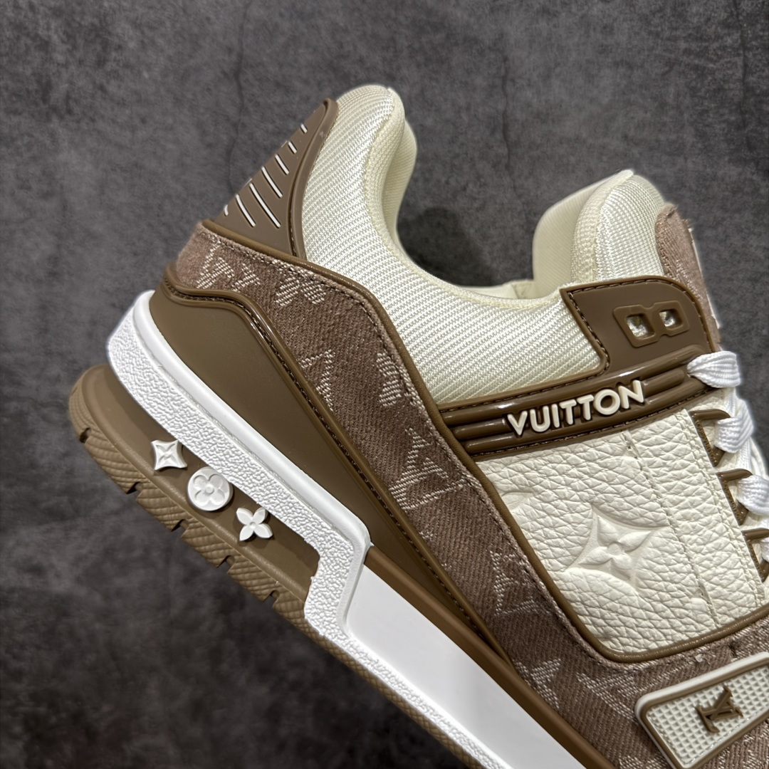 图片[7]-【天花板/Goat版】 市场最强版 没有之一的存在💪🏻 Louis Vuitton LV Trainer 系列全新版上架 手里有正品的可以对比下🆚懂货的看细节‼️ 此版品质是市场从未达到的新高度！ 整体版型 皮料 牛仔布的色差 压花纹路清晰度 后跟版型等等 都可以自行对比[机智]吊打市场所有货，怒甩十条街的那种，直接来正品对比图🆚，欢迎拿市场各大工厂的货来对比！ 尺码：35-45码-选品中心