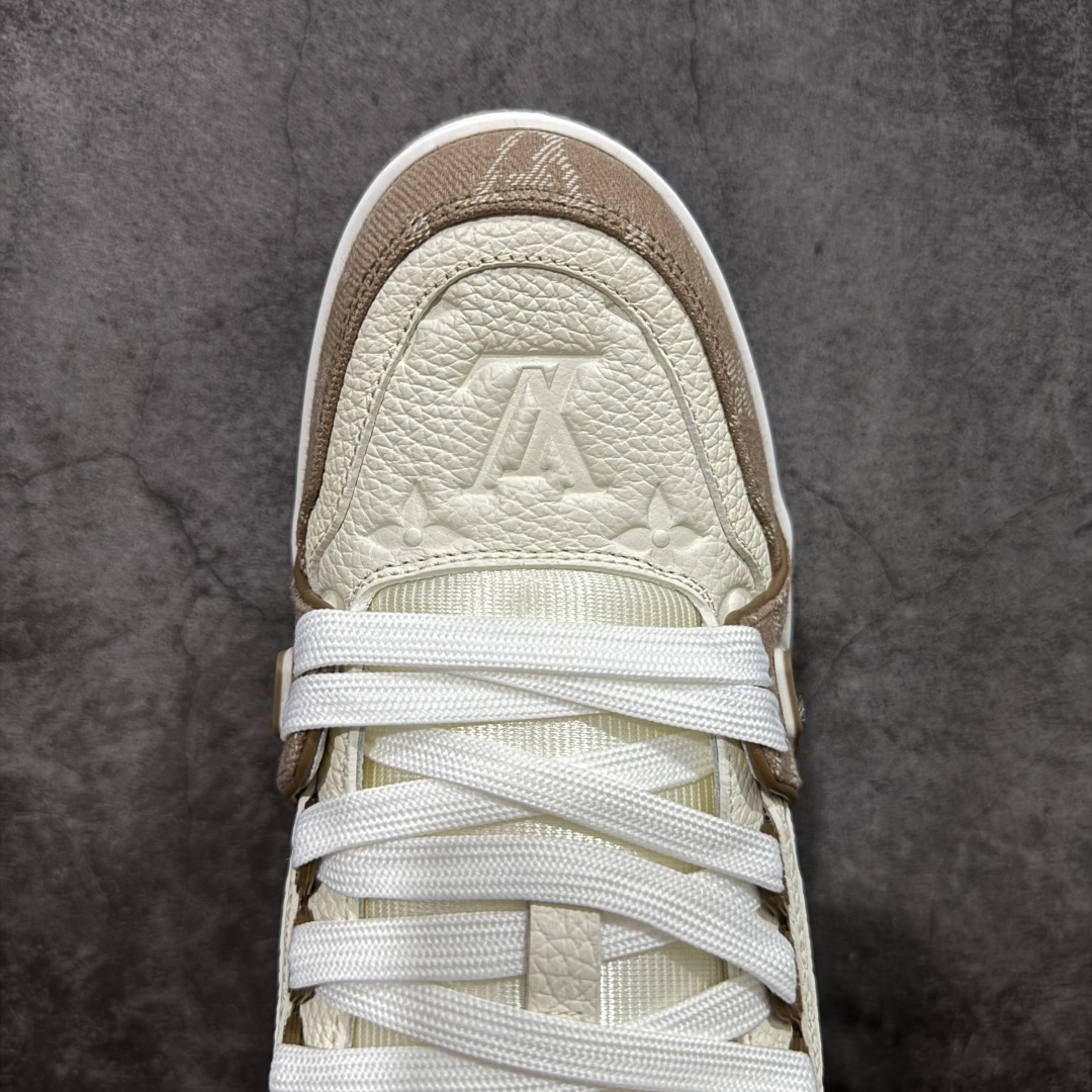 图片[5]-【天花板/Goat版】 市场最强版 没有之一的存在💪🏻 Louis Vuitton LV Trainer 系列全新版上架 手里有正品的可以对比下🆚懂货的看细节‼️ 此版品质是市场从未达到的新高度！ 整体版型 皮料 牛仔布的色差 压花纹路清晰度 后跟版型等等 都可以自行对比[机智]吊打市场所有货，怒甩十条街的那种，直接来正品对比图🆚，欢迎拿市场各大工厂的货来对比！ 尺码：35-45码-选品中心