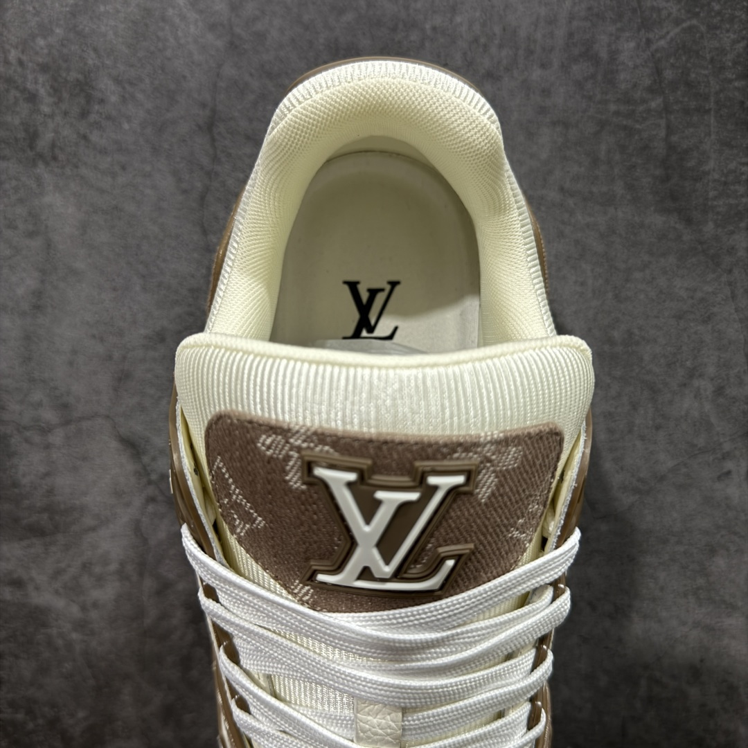 图片[8]-【天花板/Goat版】 市场最强版 没有之一的存在💪🏻 Louis Vuitton LV Trainer 系列全新版上架 手里有正品的可以对比下🆚懂货的看细节‼️ 此版品质是市场从未达到的新高度！ 整体版型 皮料 牛仔布的色差 压花纹路清晰度 后跟版型等等 都可以自行对比[机智]吊打市场所有货，怒甩十条街的那种，直接来正品对比图🆚，欢迎拿市场各大工厂的货来对比！ 尺码：35-45码-选品中心