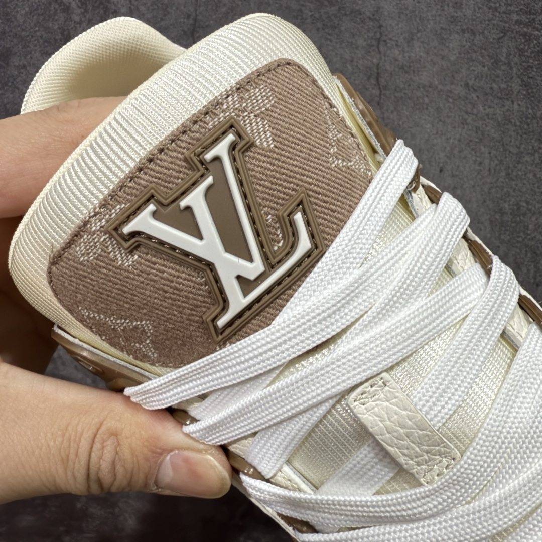 图片[6]-【天花板/Goat版】 市场最强版 没有之一的存在💪🏻 Louis Vuitton LV Trainer 系列全新版上架 手里有正品的可以对比下🆚懂货的看细节‼️ 此版品质是市场从未达到的新高度！ 整体版型 皮料 牛仔布的色差 压花纹路清晰度 后跟版型等等 都可以自行对比[机智]吊打市场所有货，怒甩十条街的那种，直接来正品对比图🆚，欢迎拿市场各大工厂的货来对比！ 尺码：35-45码-选品中心