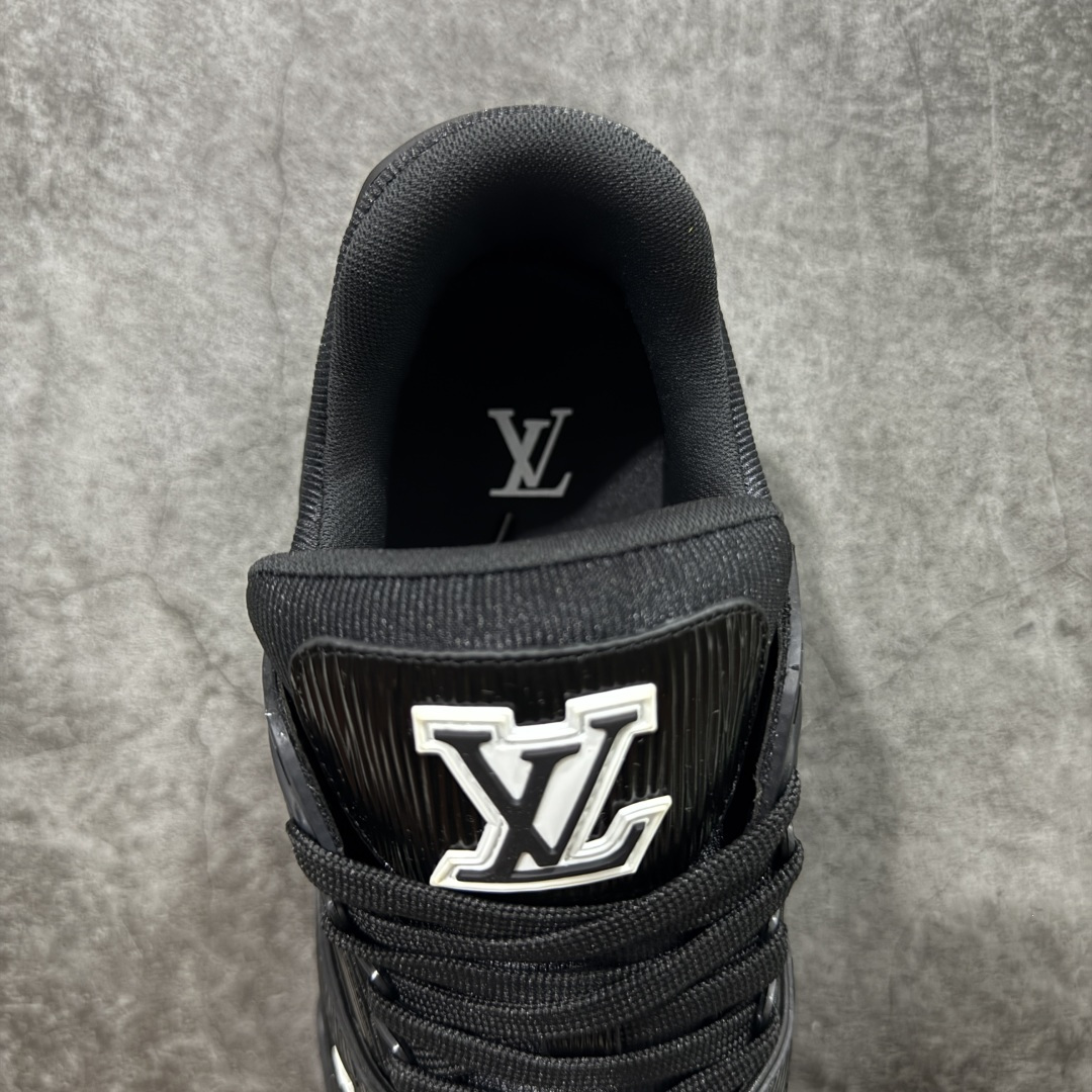 图片[8]-【YS纯原】广奢高端货 LOUIS VUITTON 路易威登 LV Trainer 休闲板鞋 ✦ 原楦原纸版开模，鞋型立体饱满 ✦ 零毛边、零溢胶、零线头瑕疵 ✦ 细节与原版一致 区分市面通货 ✦ 多层叠片＋电脑针车，针距密度一致 ✦ Monogram浮雕＋3D高频压纹 ✦ 多密度发泡中底：支撑回弹媲美专柜 ✦ 原装橡胶大底：含胶量高、纹路深、双拼接零偏差 ✦ ZP级原装包装：专柜款鞋盒＋防尘袋＋说明书 货号：1AHDW4 尺码：39-45-选品中心