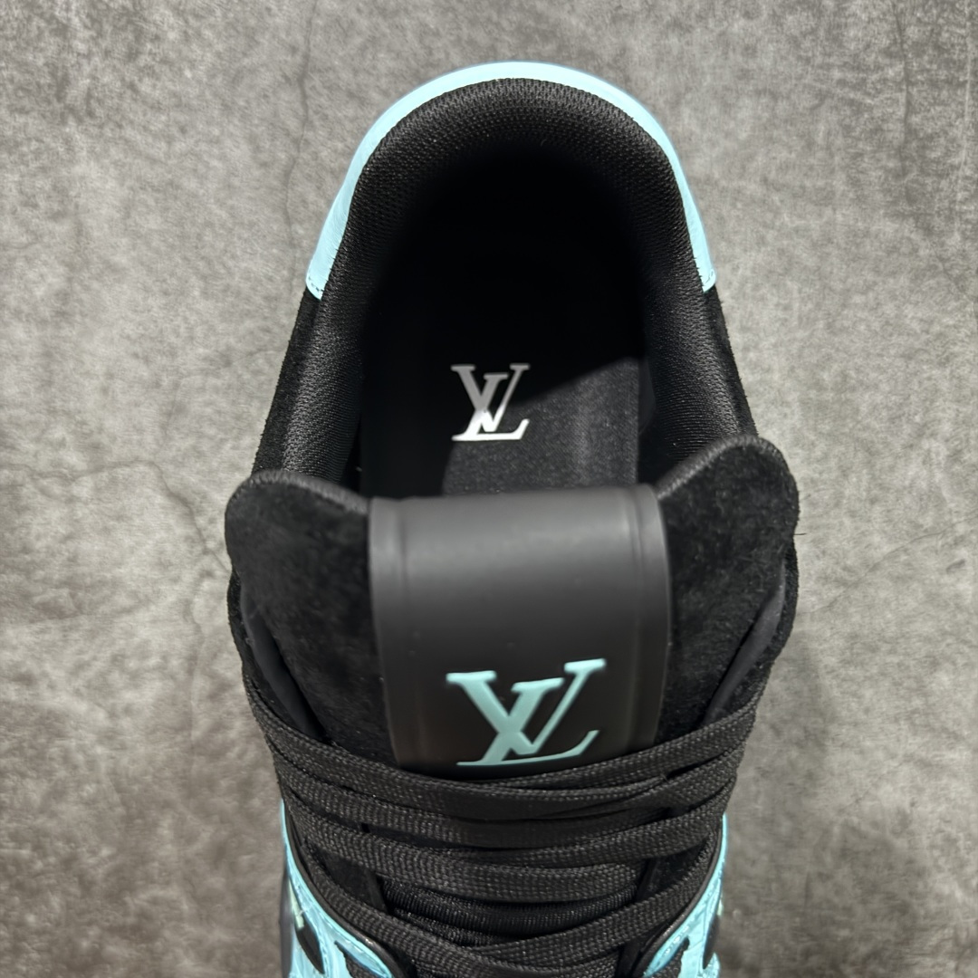 图片[8]-【YS纯原顶级版】顶级莞产 LOUIS VUITTON 路易威登 LV Trainer 牛皮革 拼接黑绿 ✦ 原楦原纸版开模，鞋型立体饱满 ✦ 零毛边、零溢胶、零线头瑕疵 ✦ 细节与原版一致 区分市面通货 ✦ 多层叠片＋电脑针车，针距密度一致 ✦ Monogram浮雕＋3D高频压纹 ✦ 多密度发泡中底：支撑回弹媲美专柜 ✦ 原装橡胶大底：含胶量高、纹路深、双拼接零偏差 ✦ ZP级原装包装：专柜款鞋盒＋防尘袋＋说明书 尺码：39-45-选品中心