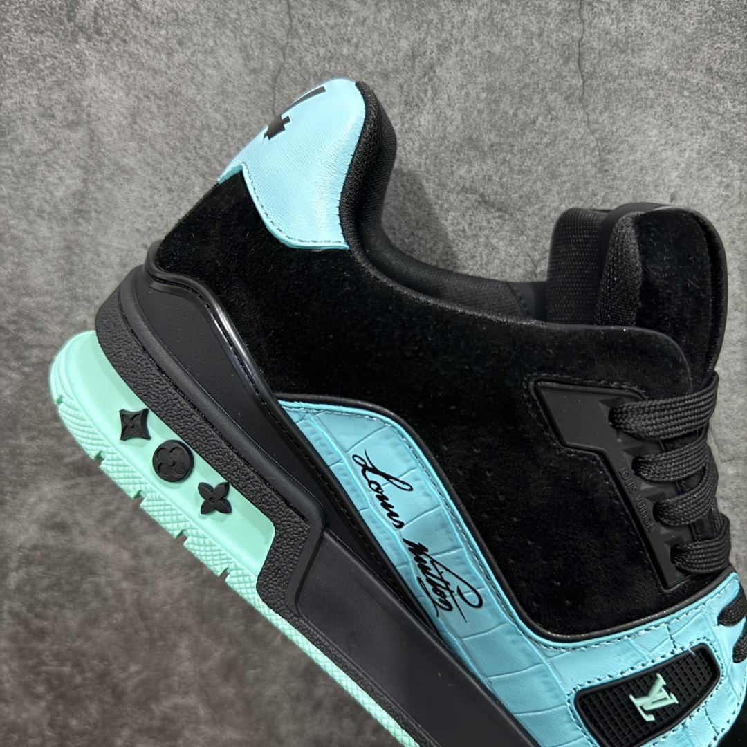 图片[7]-【YS纯原顶级版】顶级莞产 LOUIS VUITTON 路易威登 LV Trainer 牛皮革 拼接黑绿 ✦ 原楦原纸版开模，鞋型立体饱满 ✦ 零毛边、零溢胶、零线头瑕疵 ✦ 细节与原版一致 区分市面通货 ✦ 多层叠片＋电脑针车，针距密度一致 ✦ Monogram浮雕＋3D高频压纹 ✦ 多密度发泡中底：支撑回弹媲美专柜 ✦ 原装橡胶大底：含胶量高、纹路深、双拼接零偏差 ✦ ZP级原装包装：专柜款鞋盒＋防尘袋＋说明书 尺码：39-45-选品中心