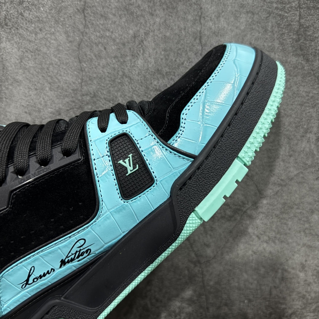 图片[6]-【YS纯原顶级版】顶级莞产 LOUIS VUITTON 路易威登 LV Trainer 牛皮革 拼接黑绿 ✦ 原楦原纸版开模，鞋型立体饱满 ✦ 零毛边、零溢胶、零线头瑕疵 ✦ 细节与原版一致 区分市面通货 ✦ 多层叠片＋电脑针车，针距密度一致 ✦ Monogram浮雕＋3D高频压纹 ✦ 多密度发泡中底：支撑回弹媲美专柜 ✦ 原装橡胶大底：含胶量高、纹路深、双拼接零偏差 ✦ ZP级原装包装：专柜款鞋盒＋防尘袋＋说明书 尺码：39-45-选品中心