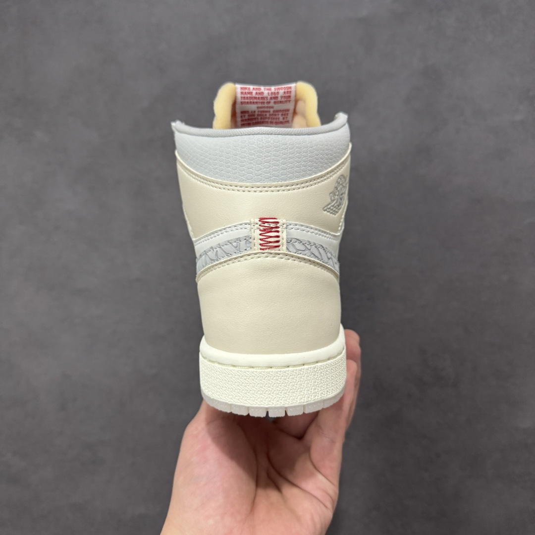 图片[4]-【H11版本】耐克Nike Air Jordan 1 Retro High OG AJ1代经典复古经典高帮百搭文化篮球鞋 IH4363-100 公司级真标半码制#原档案原数据开发版型#采用荔枝纹头层皮革鞋面材质#原厂立体填充鞋舌海绵#中底注胶孔及缜密中底拉帮工艺#原数据开发模具大底 尺码： 35.5 36 36.5 37.5 38 38.5 39 40 40.5 41 42 42.5 43 44 44.5 45 46 47.5 编码：H11B290300-选品中心