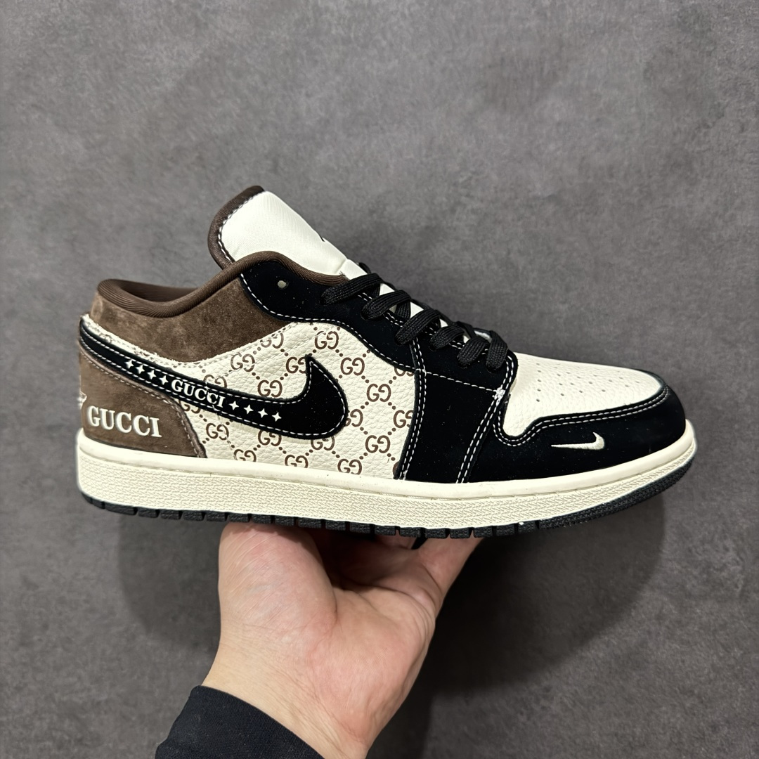 【定制版】Air Jordan 1 Low AJ1 乔1 “古驰联名---黑棕麂皮”高端定制 低帮复古篮球鞋 #定制鞋盒 大厂纯原品质出货 超高清洁度 皮料切割干净无任何毛边 细节完美 货号：LD8888-011 尺码：36 36.5 37.5 38 38.5 39 40 40.5 41 42 42.5 43 44 44.5 45-选品中心