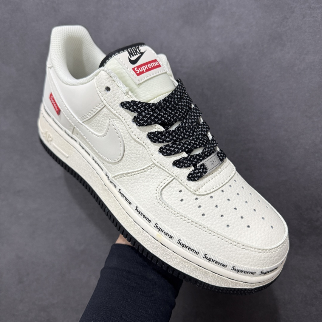 图片[3]-【定制版】NIke Air Force 1 \’07 Low “Supreme联名-米黑签名”空军一号 低帮 运动鞋 休闲鞋 折边针车 工艺难度大 原楦头原纸板 原装鞋盒 定制五金配件 内置全掌气垫 原厂鞋底 货号：XX3168-222 尺码：36 36.5 37.5 38 38.5 39 40 40.5 41 42 42.5 43 44 44.5 45-选品中心
