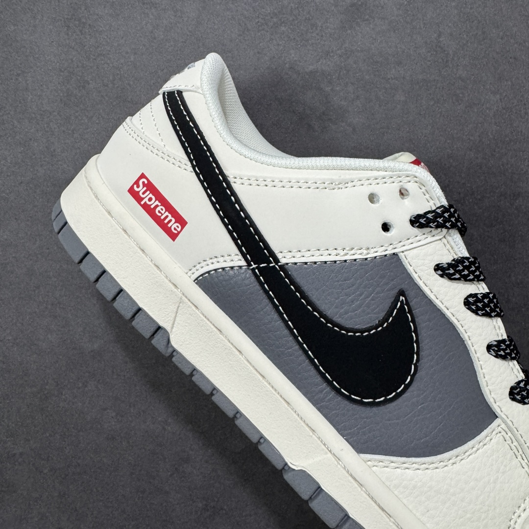 图片[6]-【定制版】Nike SB Dunk Low“ Supreme 联名—米灰黑拼接” 周年高端定制 低帮休闲板鞋 定制鞋盒 大厂纯原品质出货 超高清洁度 皮料切割干净无任何毛边 细节完美 货号：JP1628-011 尺码： 36 36.5 37.5 38 38.5 39 40 40.5 41 42 42.5 43 44 44.5 45-选品中心