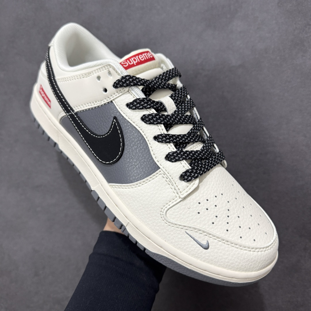 图片[3]-【定制版】Nike SB Dunk Low“ Supreme 联名—米灰黑拼接” 周年高端定制 低帮休闲板鞋 定制鞋盒 大厂纯原品质出货 超高清洁度 皮料切割干净无任何毛边 细节完美 货号：JP1628-011 尺码： 36 36.5 37.5 38 38.5 39 40 40.5 41 42 42.5 43 44 44.5 45-选品中心