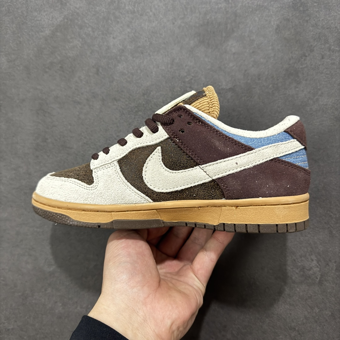 图片[2]-【公司级】NIKE SB DUNK LOW 和平鸽 低帮休闲板鞋 复古棕 低帮休闲板鞋 主体采用棕色皮革基底，带来一种复古的感觉。覆盖的骨色翻毛皮，与主色调形成鲜明对比，而巧克力棕色翻毛皮则加深了整体的层次感与质感，后根采用蓝色牛仔布拼接，鞋舌可贴和平鸽和耐克logo，整体设计复古又潮流。 货号：HQ3459-212 尺码：36-45（半） 编码：XSB210220-选品中心