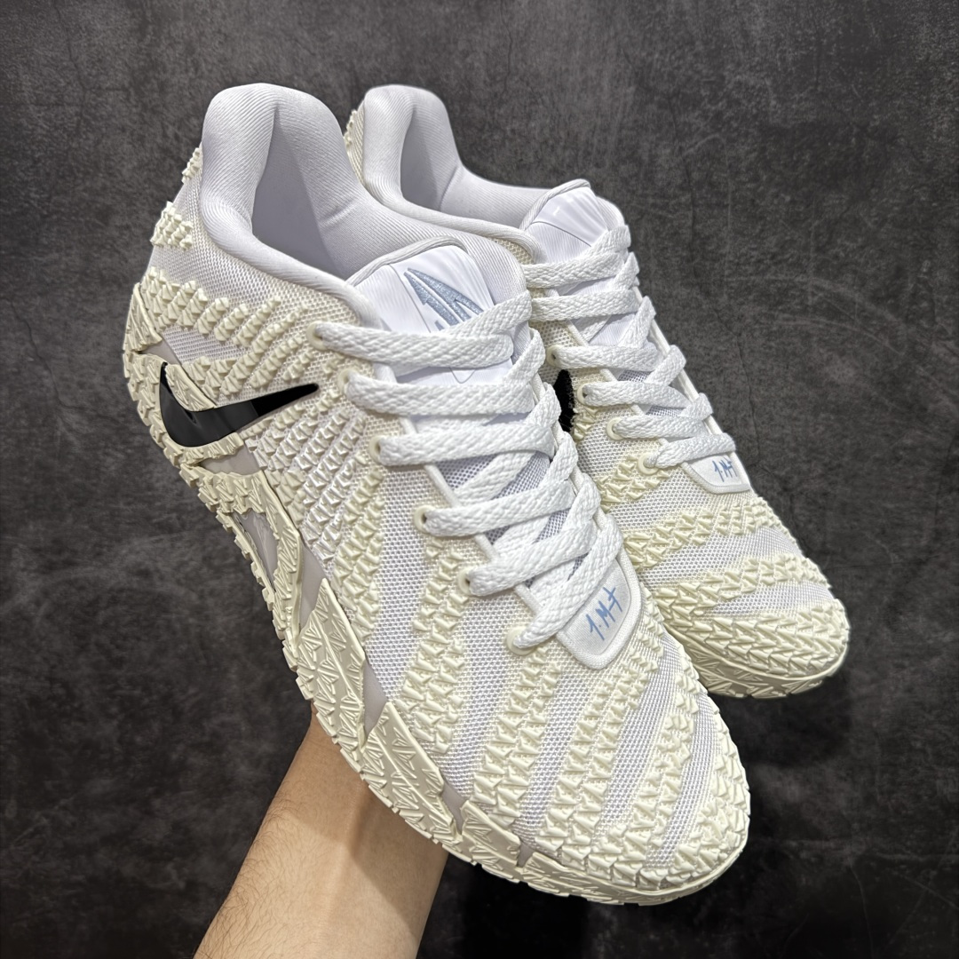 【OX纯原】NK Ja 3 Scratch EP 莫兰特三代柔软舒适防滑耐磨透气支撑轻便低帮篮球鞋 全明星 米白黑 HF2794-101 重磅登场0 历时半年全力打造 实战体验天花板上限 再度提高🔝 【顶配缓震】独家革新搭载 前掌5mm TURBO气垫 兼具贴地与缓震！（正品仅长方形小气垫）➕后掌大马蹄14mm厚 气垫 提高后掌缓震极限 （正品后掌无气垫） 【顶级抗扭】 搭载硬度65HC 发泡中底框架 ➕高强度中足抗扭片 革新升级 赛事级抗扭水平！独此一家 【顶级支撑】鞋身侧向包裹 双层补强层 200斤以上选手 也可驾驭（正品仅一层）对比市场货品偷工减料 不可同日而语！ 气垫气压上脚即可感受！鞋底止滑配方 无需磨合 原地起飞🛫 尺码：40-46-选品中心