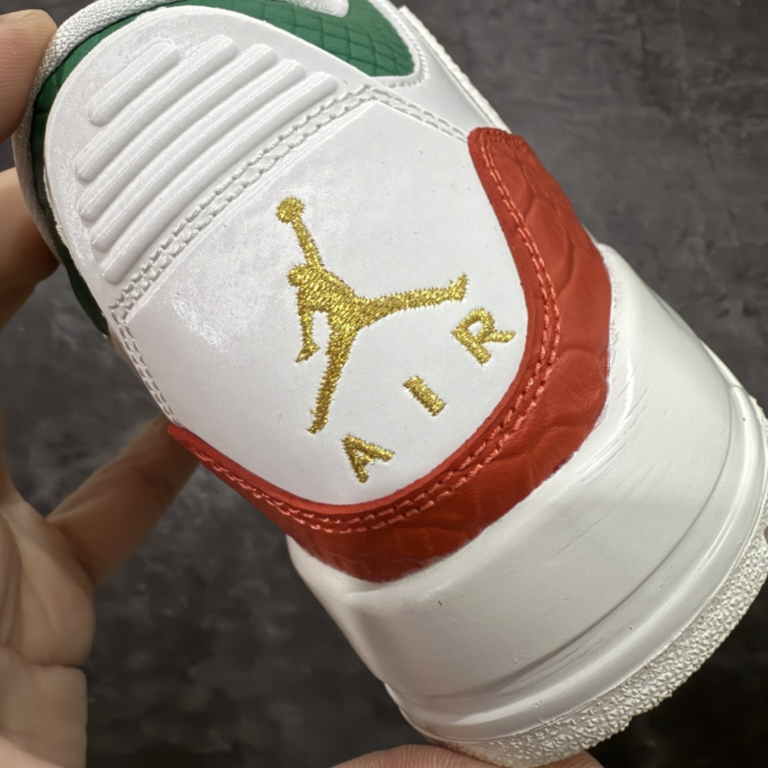 图片[2]-【外贸纯原】Air Jordan 3 Mexico \”El Vuelo\” 墨西哥独立日 AJ3 乔丹3代 aj3 乔3 白红绿 男女同款 乔丹篮球鞋系列 设计灵感源自墨西哥城的墨西哥职业摔跤传统，将Michael Jordan标志性的飞行姿态与戴面具的摔跤手在擂台上空翻腾的动作相连接；设计上，鞋款整体以巅峰白色皮革鞋面为基础，点缀受墨西哥国旗启发的绿色、白色和红色元素。纹理皮革与亮面拼接而成的图案覆盖层，呼应了传统摔跤手面具的造型。金色鞋带孔和鞋舌Jumpman Logo标志，为鞋款注入冠军风范，而松绿色和龙红色细节则为球鞋增添节日氛围。鞋身最大的亮点莫过于侧边波浪形的Swoosh Logo设计也呼应了鞋款为摔跤手面具的造型，该设计还是第一次在Jordan鞋款上体现，后跟Jumpmaan Logo及Air也以金色刺绣妆点，另外鞋舌内还绣有西班牙语\”QUE FUERZA\”和\”MAS VALE MANA\”，意为\”何等力量\”和\”智慧更重要\”，在墨西哥摔跤文化中常见，既致敬了擂台上的搏斗，也强调了战略思维的重要性。 货号：IO1752-100 尺码：40 40.5 41 42 42.5 43 44 44.5 45 46 47.5 48.5-选品中心