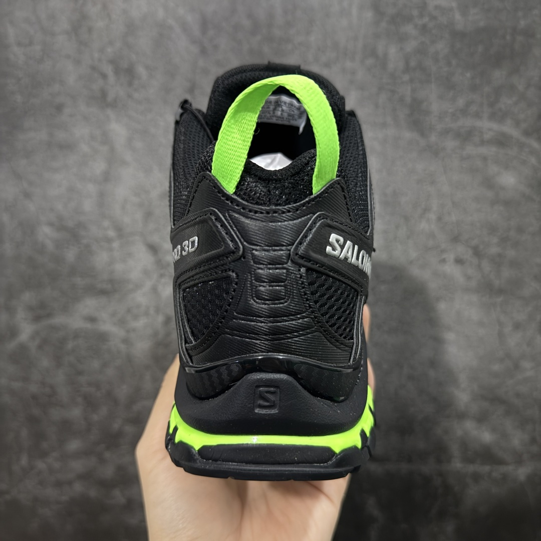 图片[4]-【666版本】SALOMON 萨洛蒙 XA PRO 3D 户外运动 网布减震防滑透气 低帮跑步鞋 男女同款 黑绿 474779 全新品质 巅峰之作 所有配色均购物原版拆解1：1开发 原材料打造 非市场公版便宜货 私模大底 清洁度比市场所有版本都高 全套原纸板楦头开发 原厂网布配套 确保原汁原味 完美呈现版型 原档数据独家私模五层组合大底 男女鞋同步官方开发至46 原装Ortholite轻量化鞋垫 中底布带钢印编号 原厂TPU锁扣 进口港宝加持 后跟自然饱满 还原公司包裹性 鞋面采用SENSIFT贴合技术 全方位贴合包裹脚型 鞋跟部鞋底牵引设计 提供强大的抓地性能 更适应野外崎岖不平的道路 其3D ADVANCED CHASSIS底盘 材料轻量大化 钉齿设计更具稳定性 防护性 鞋底易磨损区运用CONTAGRIP高耐磨材料 应对城市硬质路面长距离跑考验 尺码：36 36.5 37.5 38 38.5 39 40 40.5 41 42 42.5 43 44 45 46-选品中心